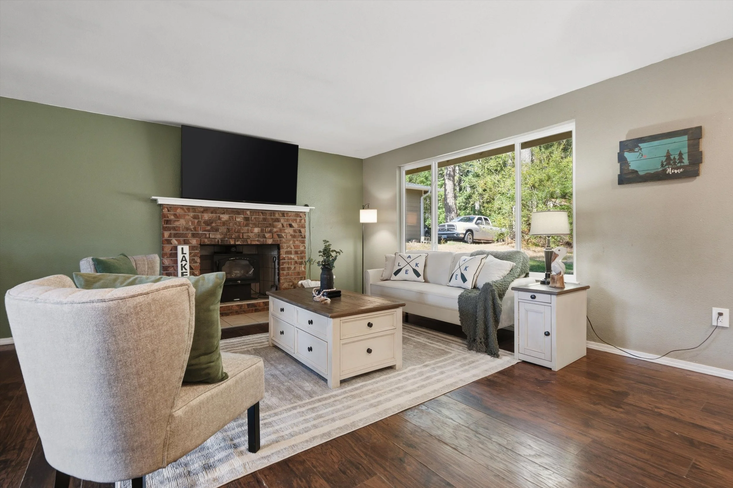 08-14320EnglewoodDrive--10.jpg
