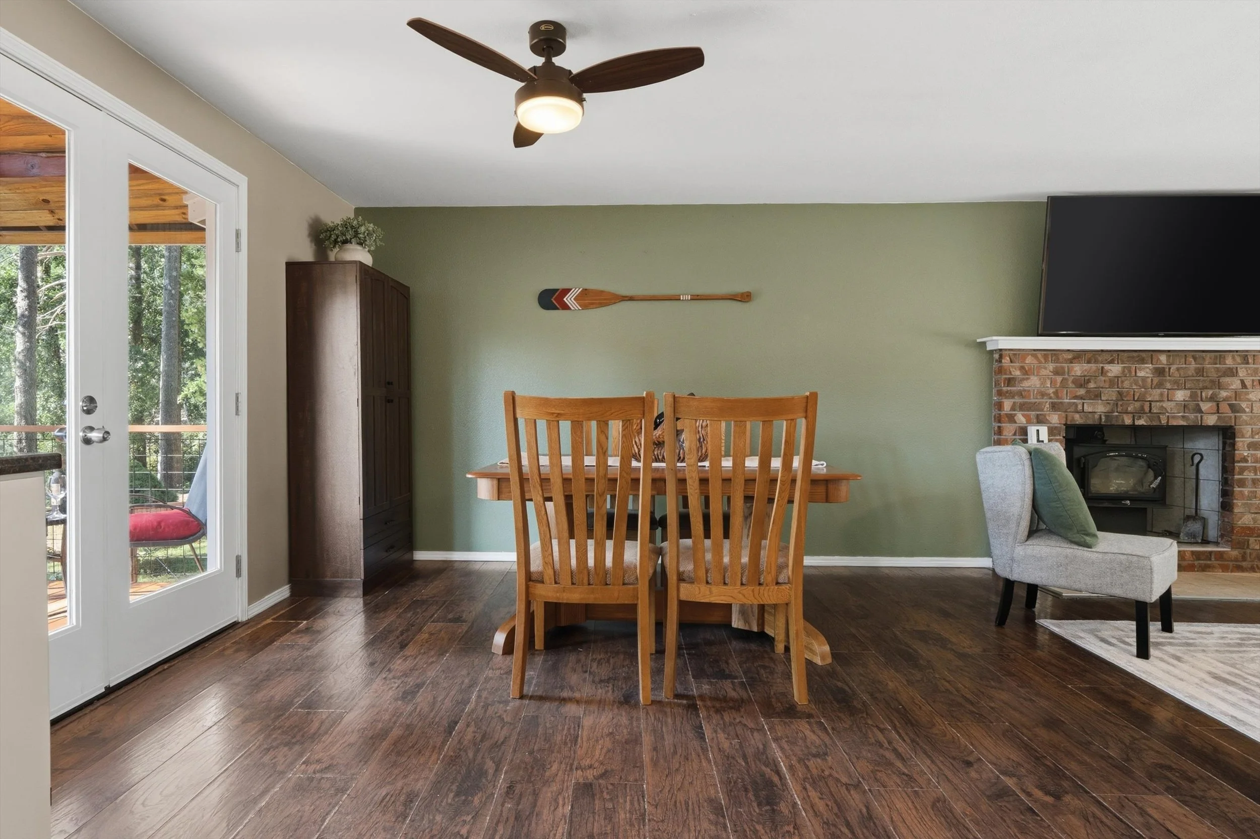 15-14320EnglewoodDrive--8.jpg