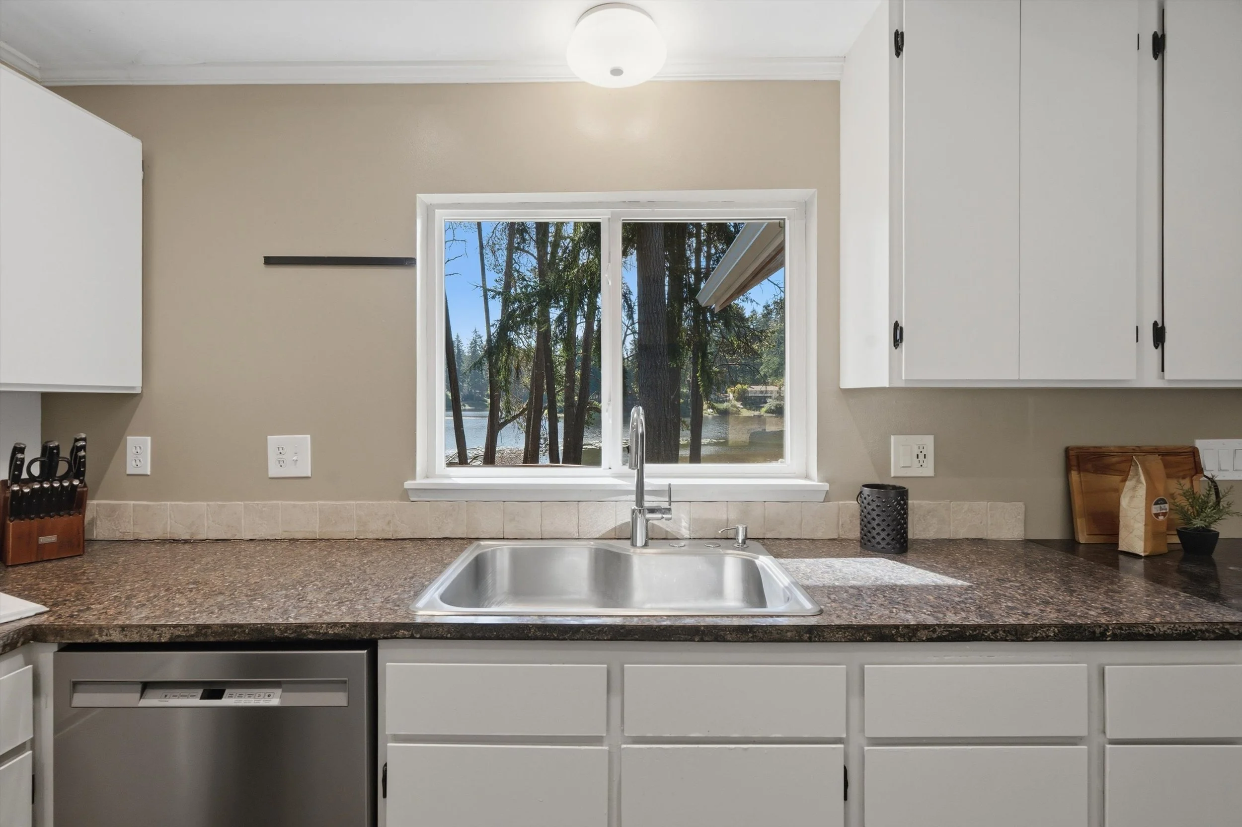 20-14320EnglewoodDrive-03595.jpg