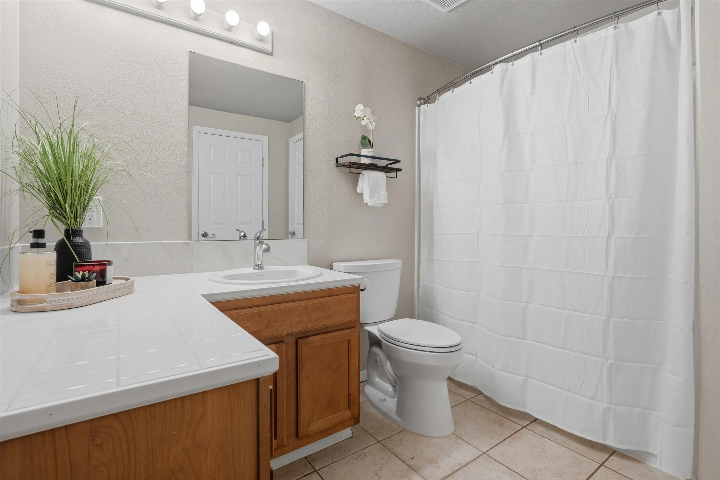 22-14320EnglewoodDrive-03424.jpg