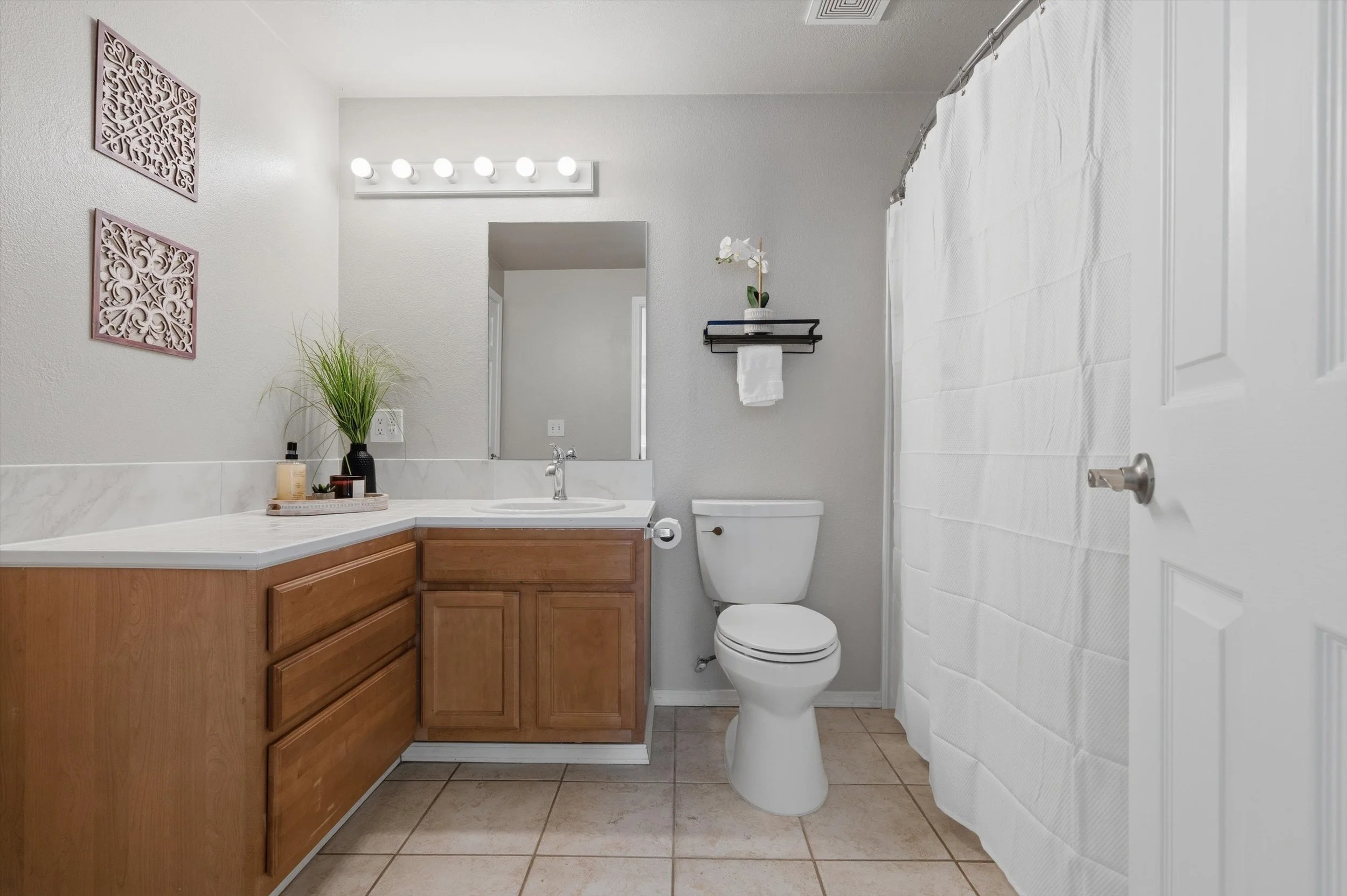 23-14320EnglewoodDrive-03427.jpg