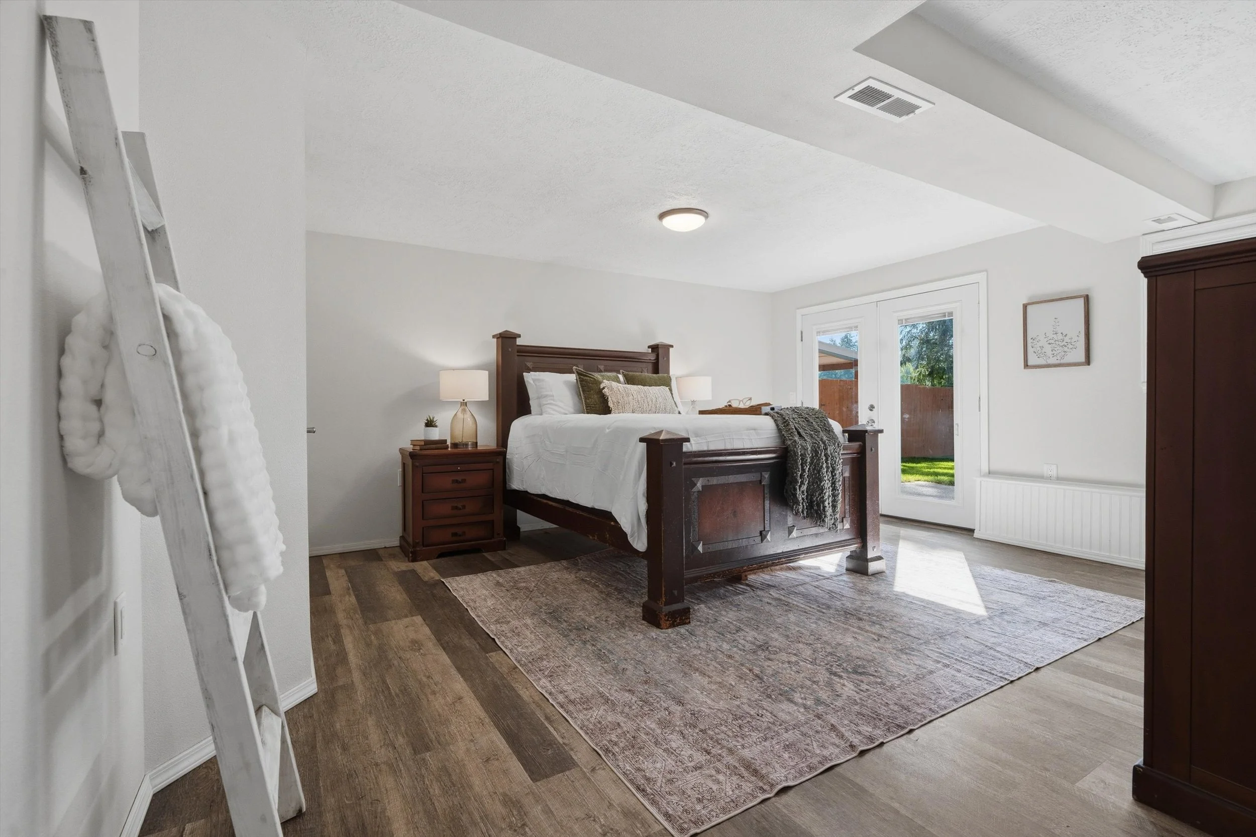 29-14320EnglewoodDrive-03475.jpg