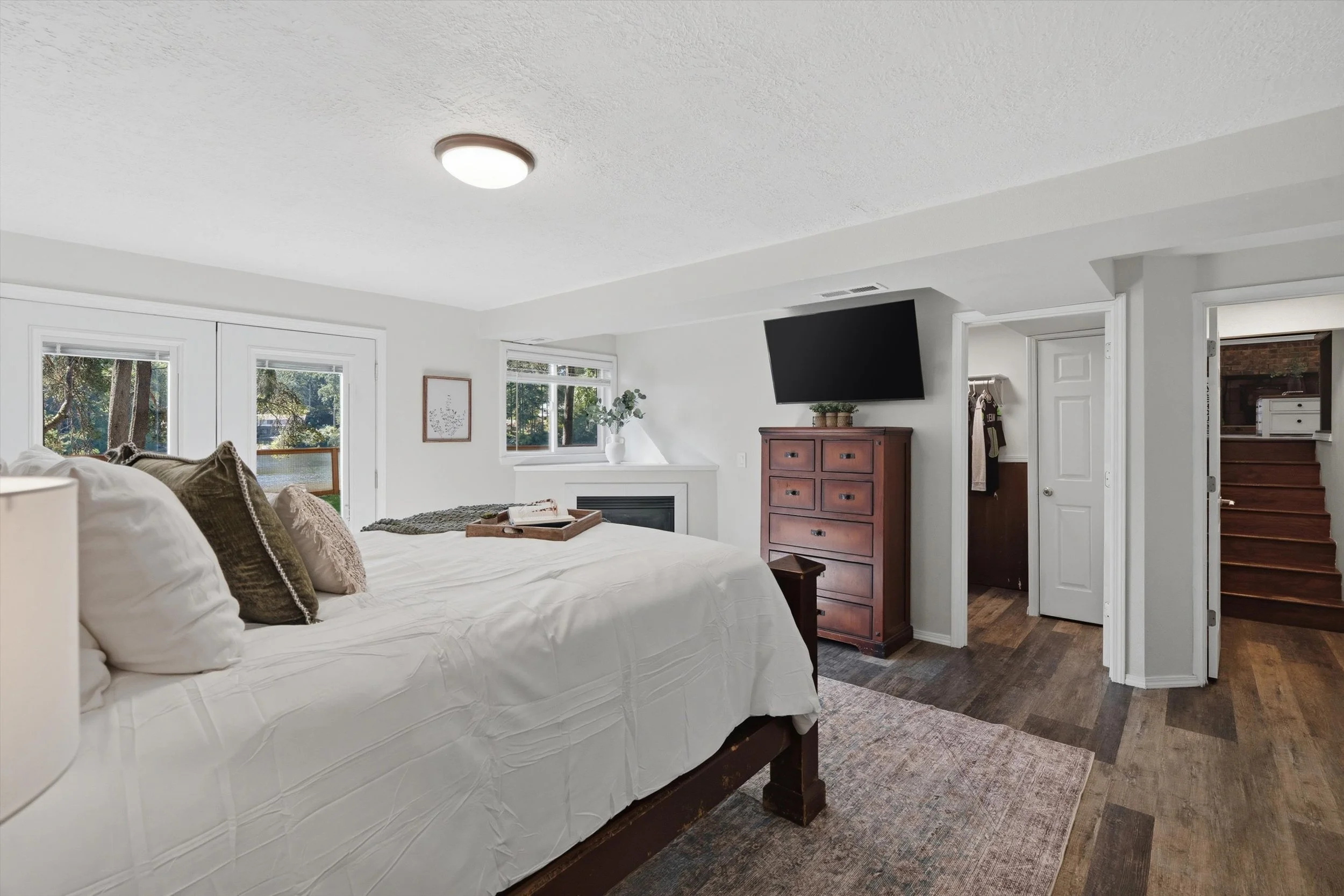 30-14320EnglewoodDrive--5.jpg