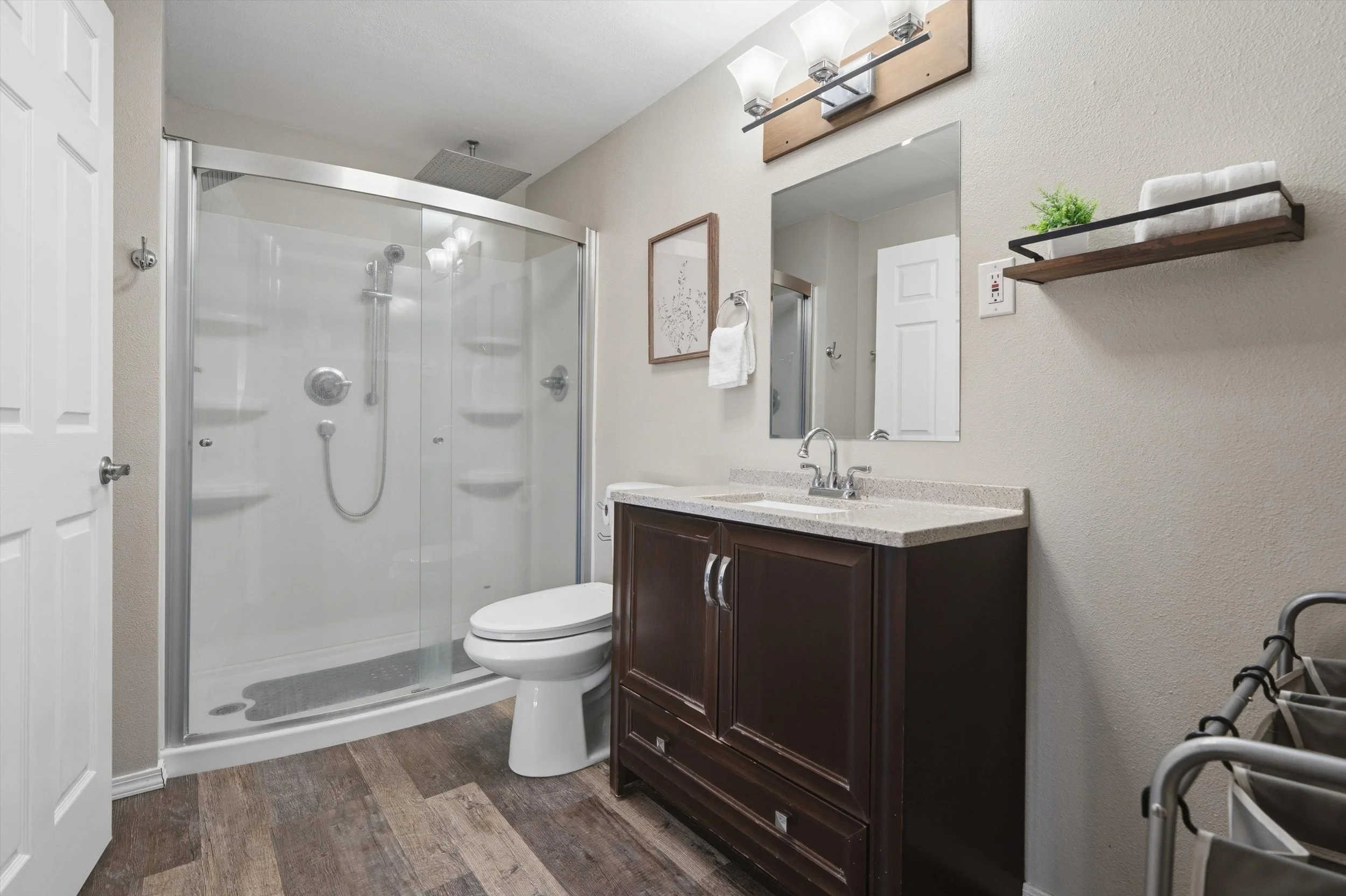 35-14320EnglewoodDrive-03505.jpg