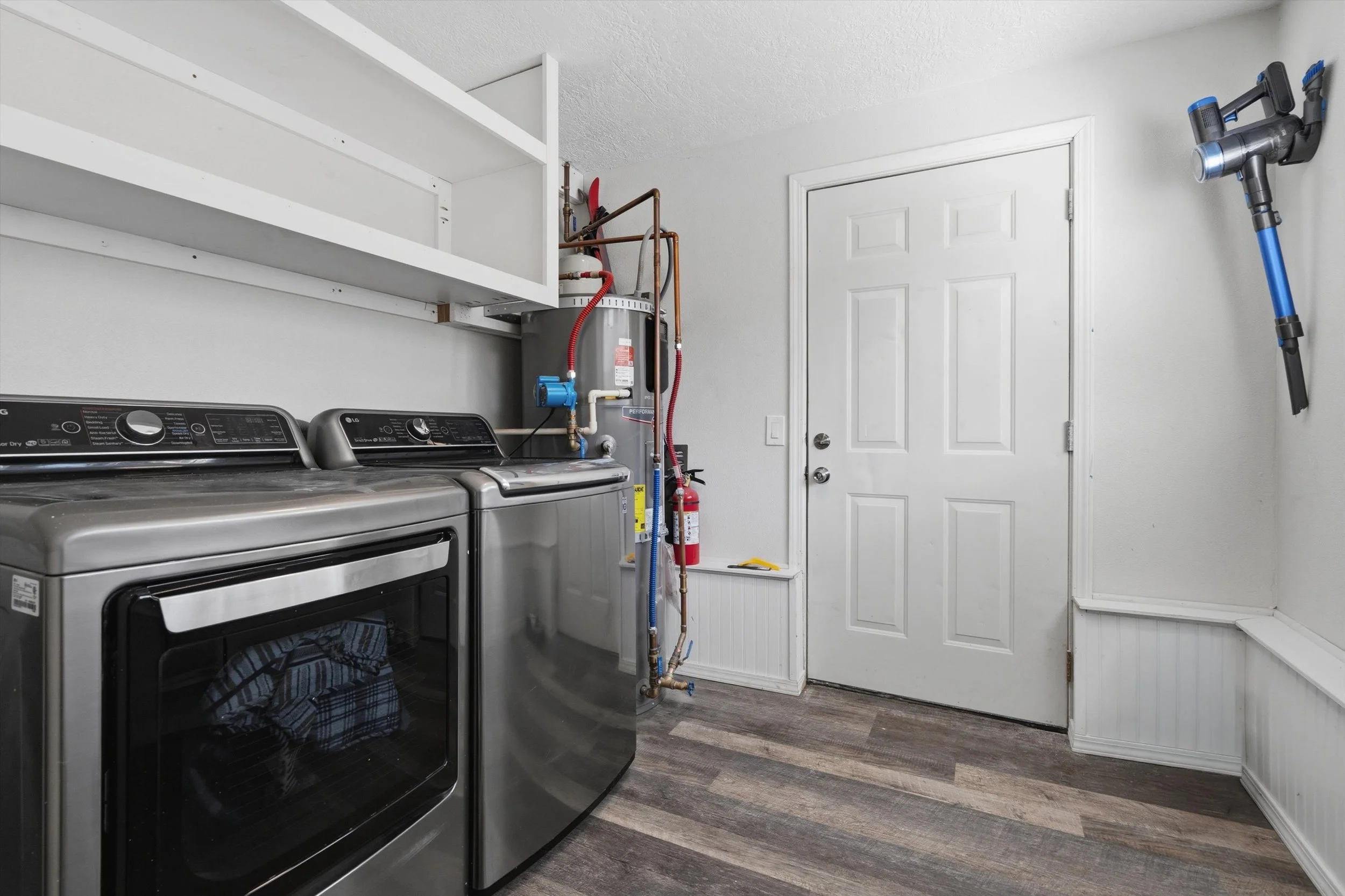 37-14320EnglewoodDrive-03517.jpg