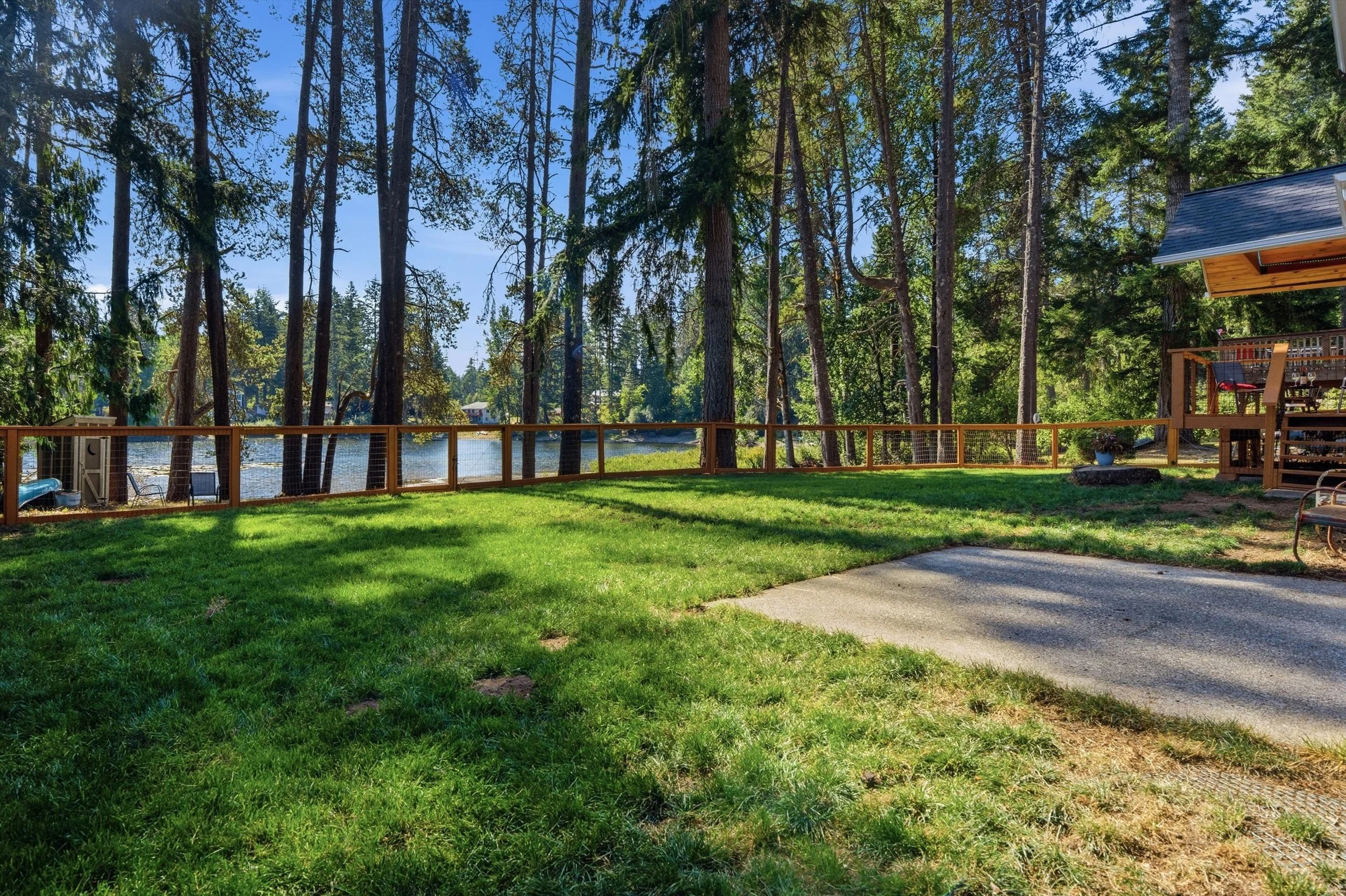 39-14320EnglewoodDrive-03625.jpg