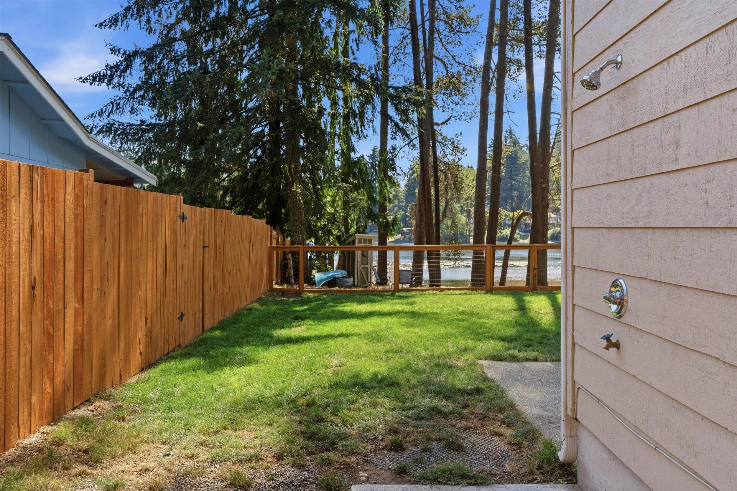 41-14320EnglewoodDrive-03703.jpg
