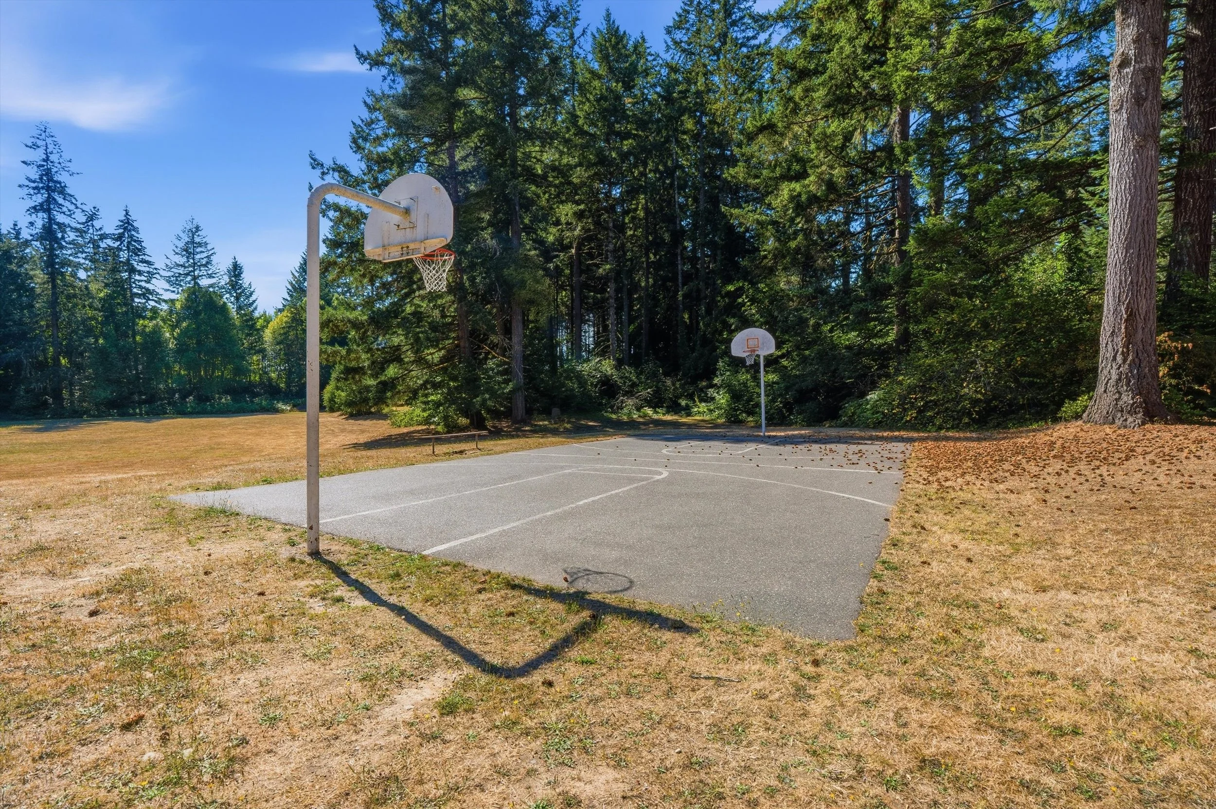 52-14320EnglewoodDrive-03715.jpg