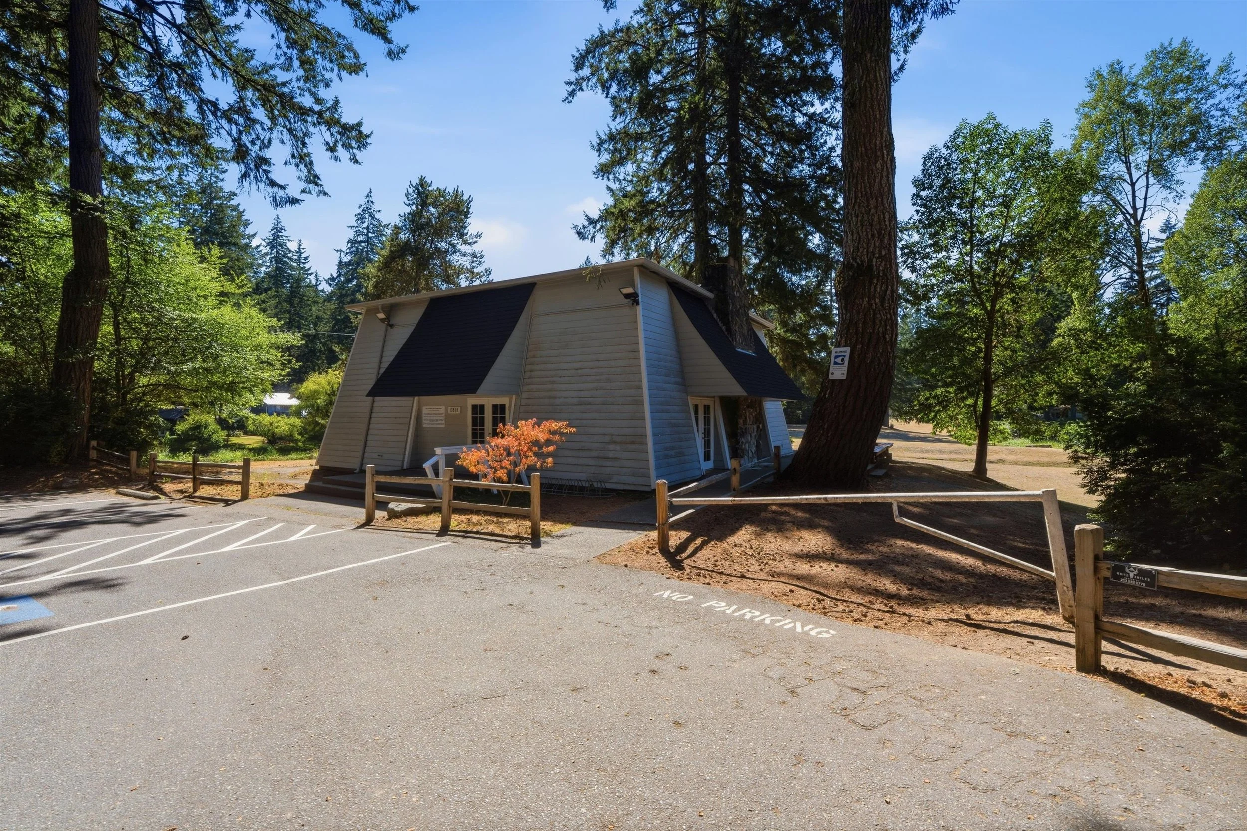 55-14320EnglewoodDrive-03739.jpg