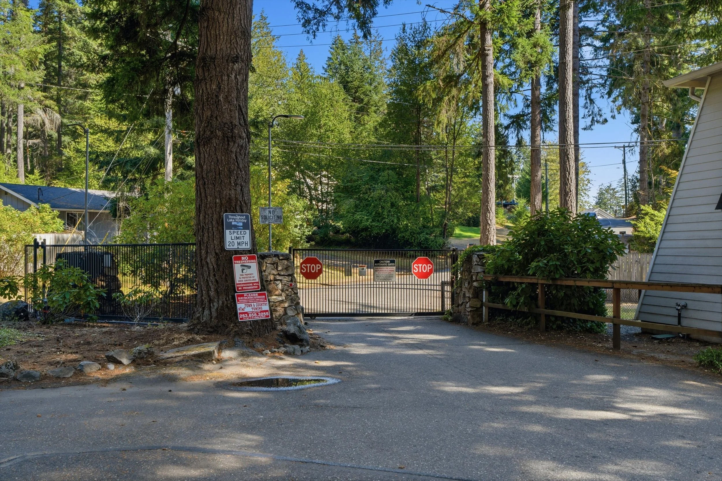 59-14320EnglewoodDrive-03754.jpg