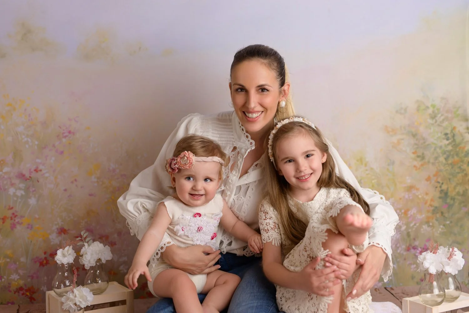 Mami in dve hčerki - družinska fotografija