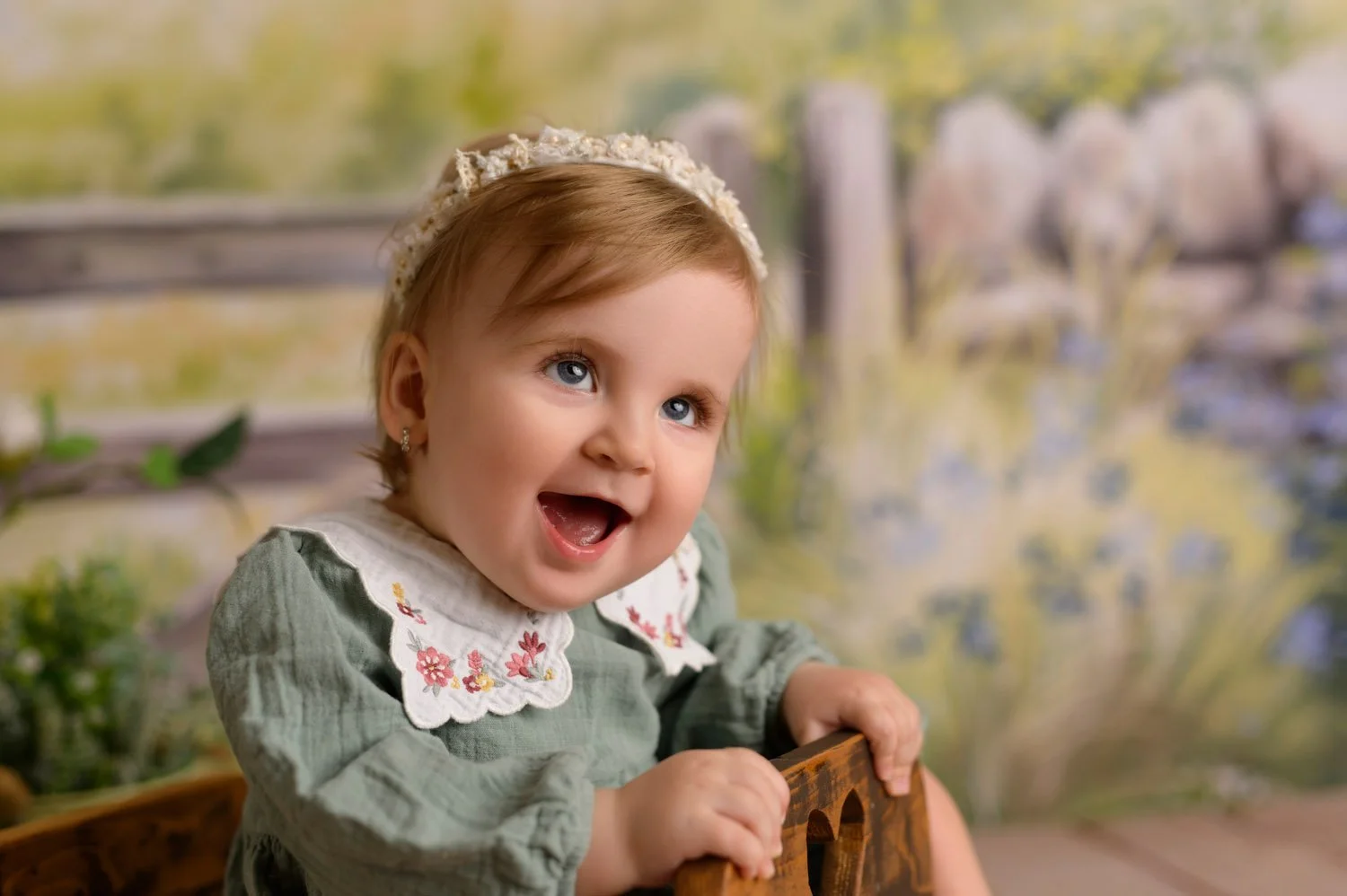 Portret nasmejane deklice - fotografiranje otrok