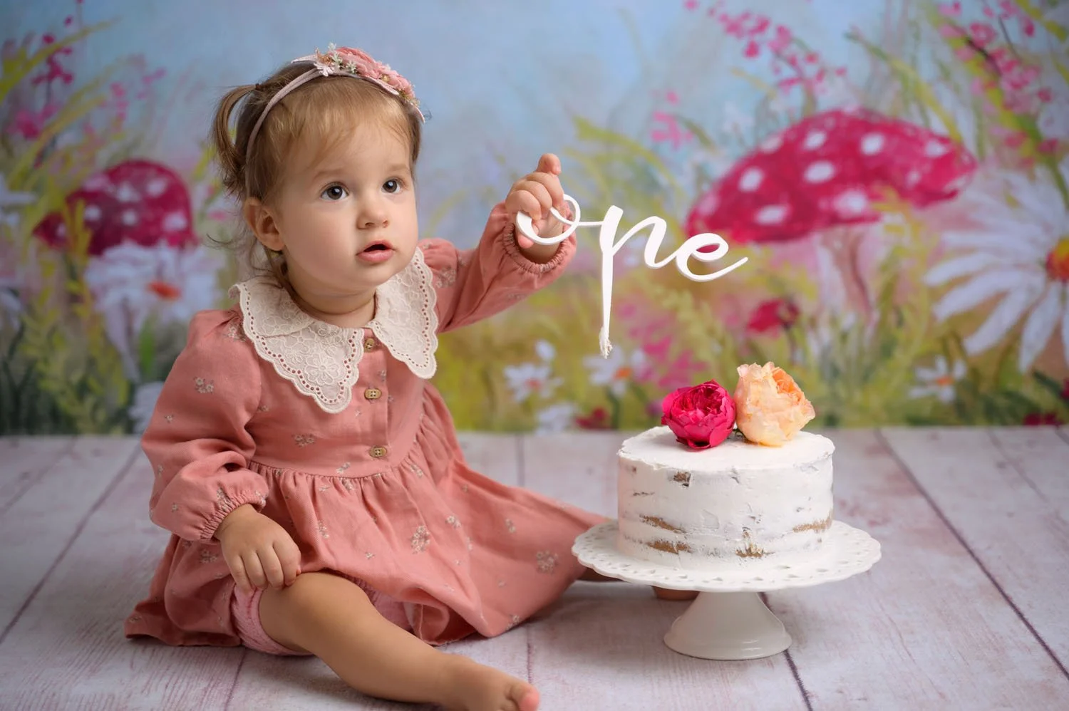 cake smash fotografiranje - deklica in torta