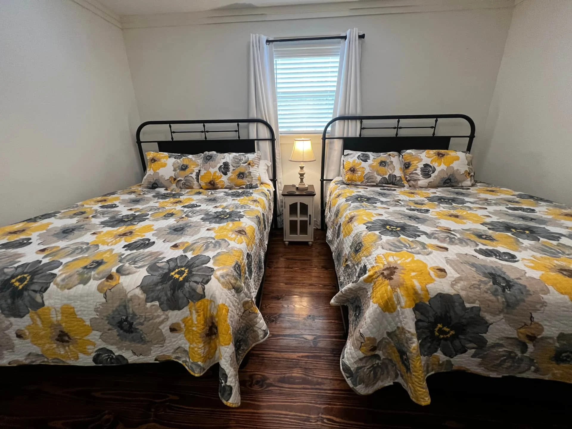 Double Queen bedroom