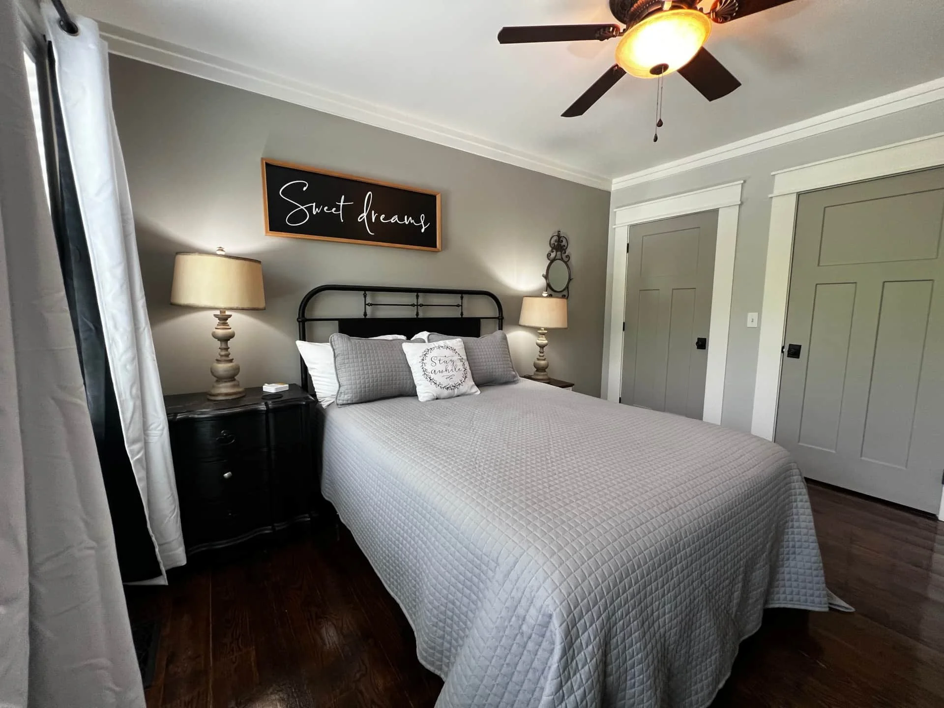 Single queen bedroom upstairs