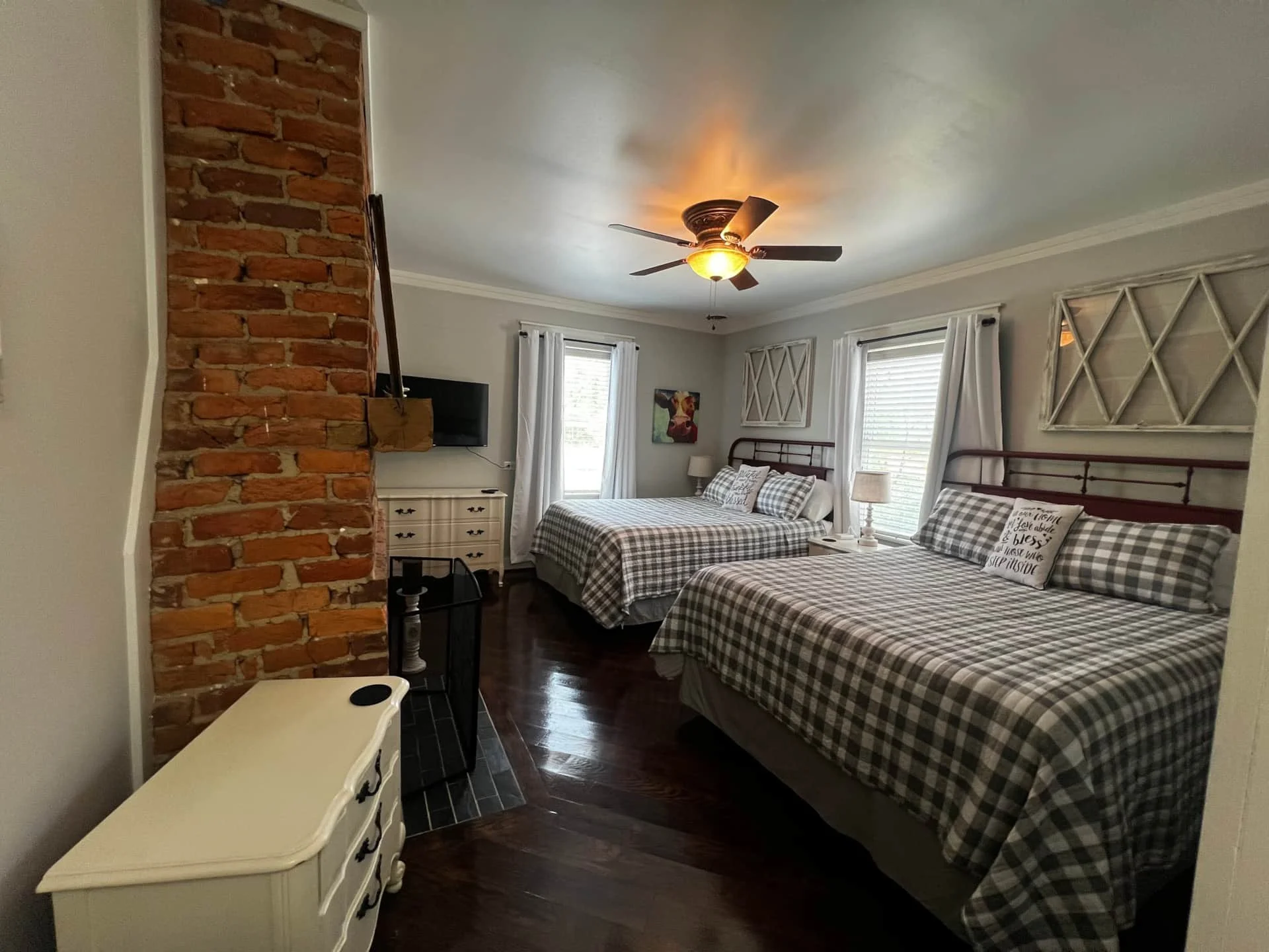 Double queen bedroom upstairs