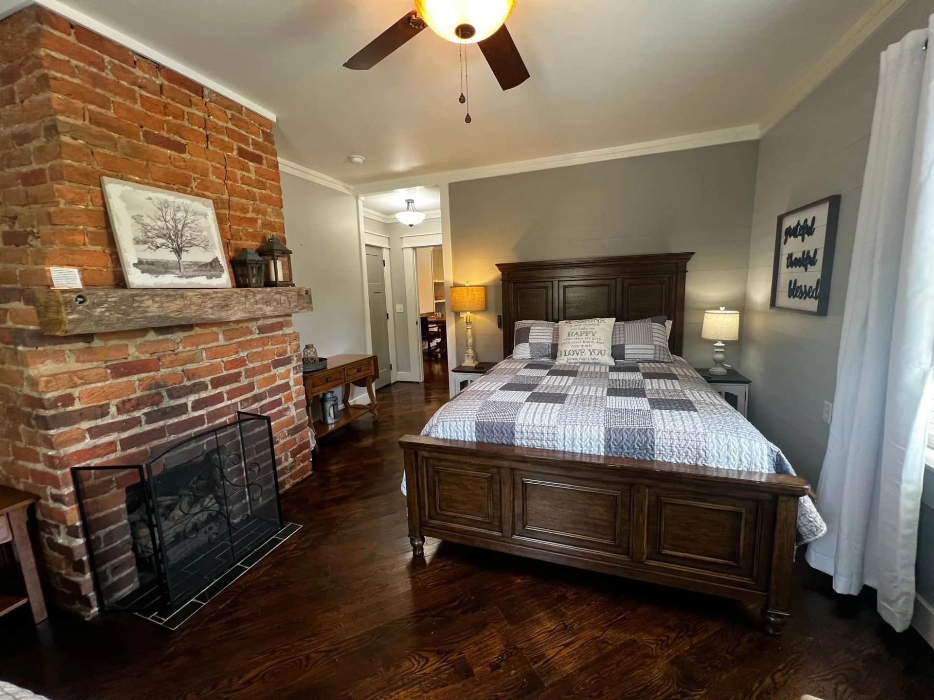 Queen and twin bedroom upstairs