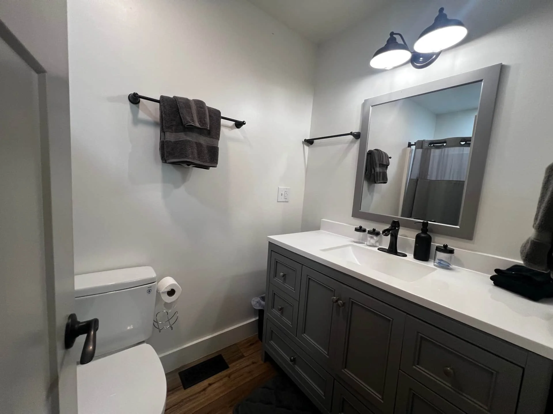 Bathroom in the single queen bedroom