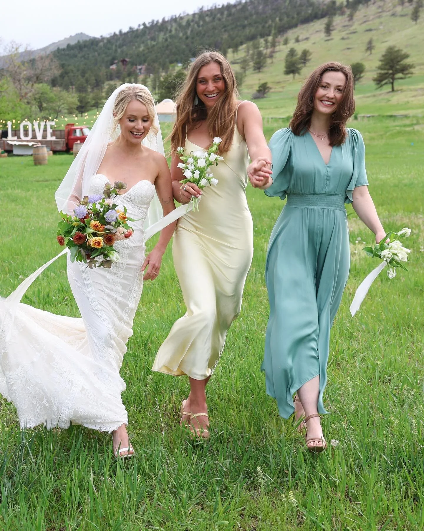Reminiscing on the details of the day @yellowbarn.farm 💛

Venue: @yellowbarn.farm 
Florals: @postagefloral 
Stationary: @somethingmelli 
Hair: @hairbyangp 
World best bridesmaids @la.linnebur @heidi__mighty