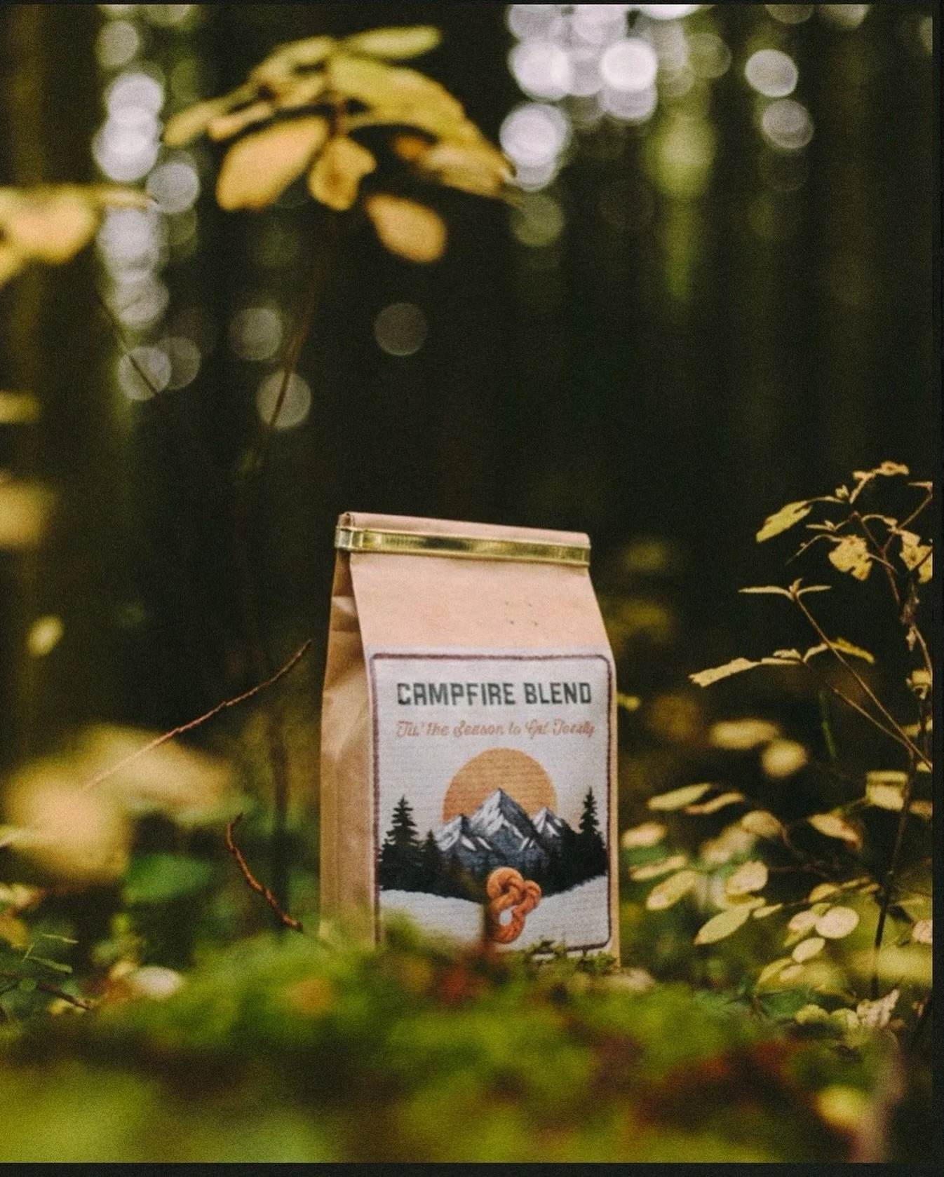 &iquest;Qu&eacute; es lo primero que har&iacute;as con una taza de nuestro Campfire Blend en la mano? 🌲☕️

Nuestro Campfire Blend de temporada ya est&aacute; disponible en tienda, &iexcl;pero no por mucho! 

 estar&aacute; a la venta hasta agotar ex