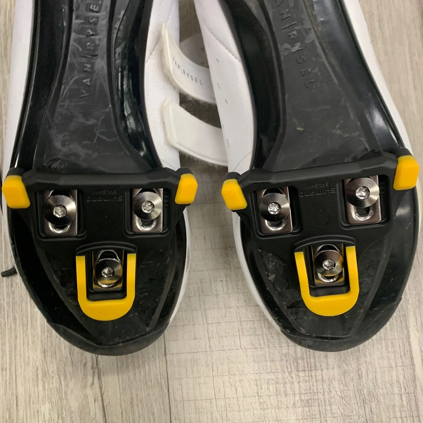 👀👻 Swipe for a jump scare (if you dare) 👀👻
Worn-out cleats might seem minor, but they can cost you power, comfort, and safety. I don’t know how my client was rockin these 😵‍💫⚠️ When your cleats lose their grip or shape, you risk slip