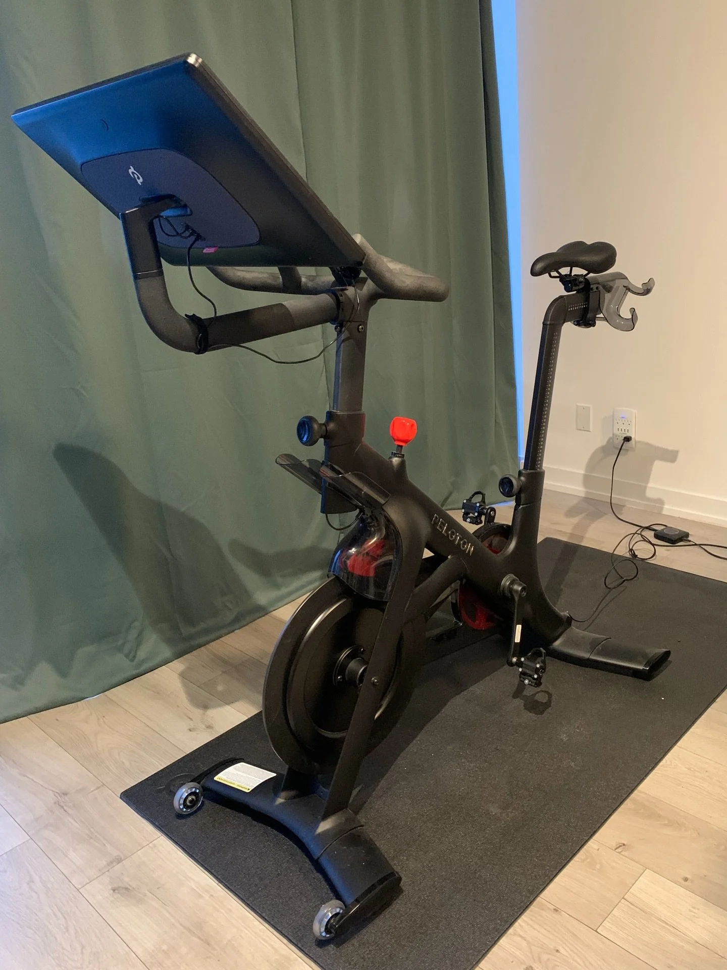 Hard to believe indoor trainer // stationary bike season is coming to an end with the weather out. Mr Golden Sun, please shine down on us (and clear the bike lanes of snow and salt and literal garbage)!
