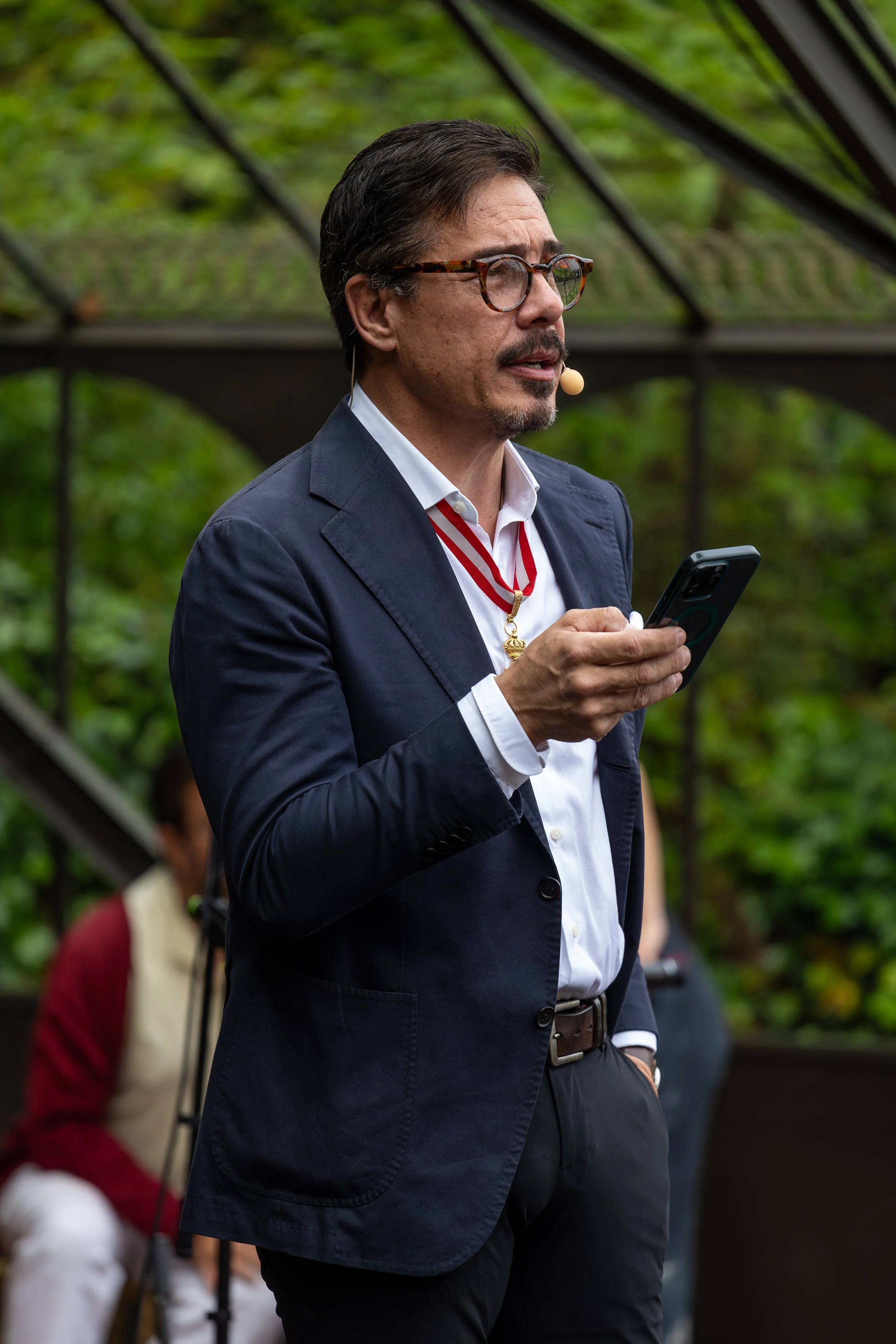 Robert Edward Grant during his keynote speech at FiVth Experience— spiritual conference in Portugal.