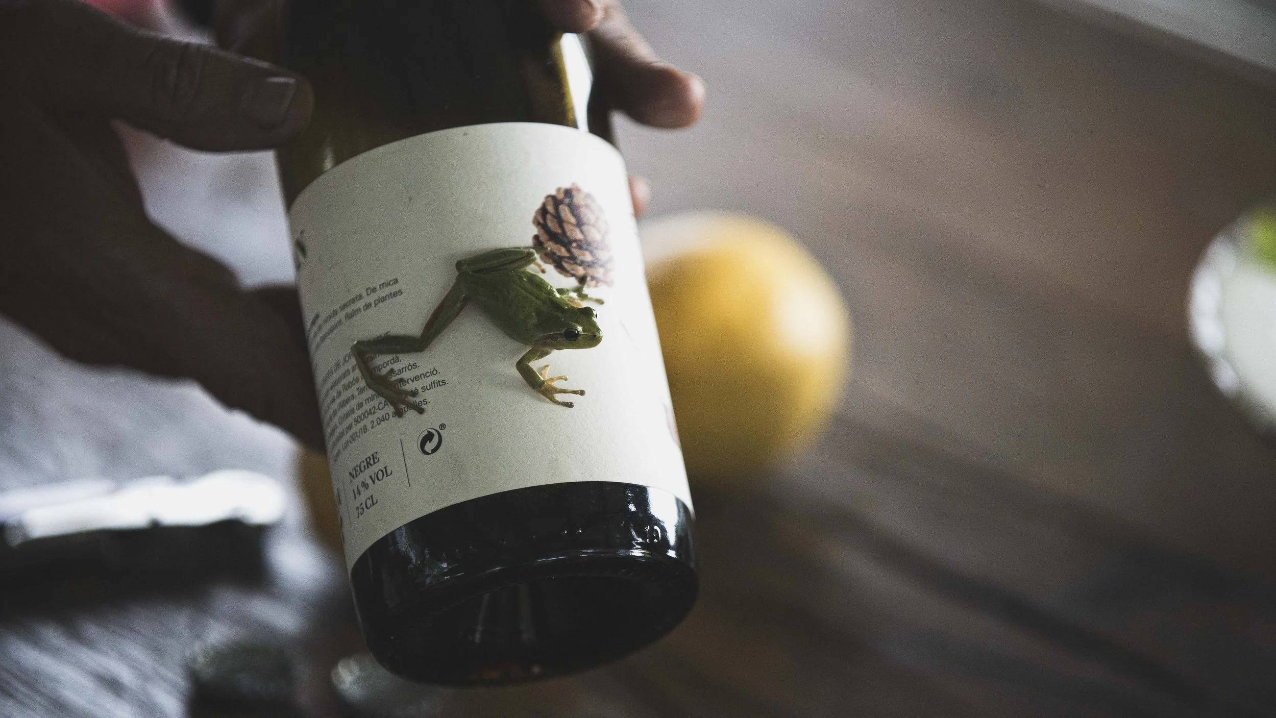 Rim wine bottle with a frog