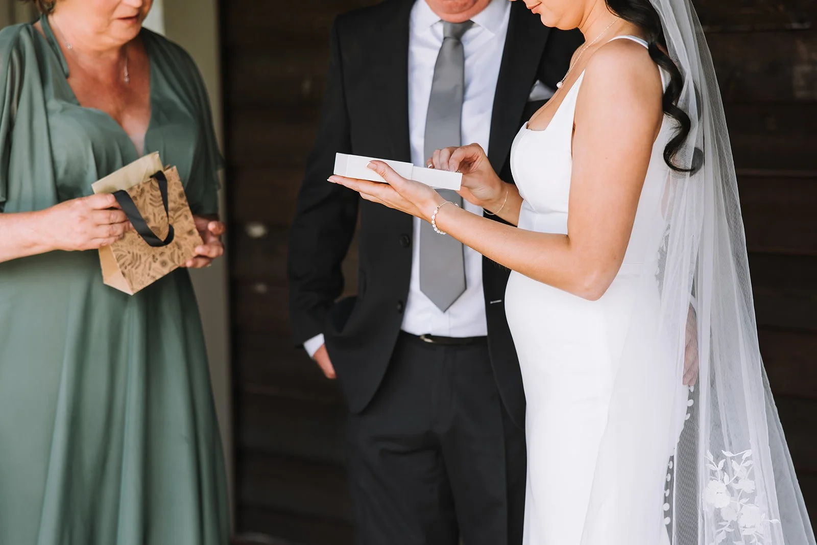 Hannah & Kipp wedding prep photo 538 – captured by Nicole Butler, Hunter Valley wedding photographer NSW
