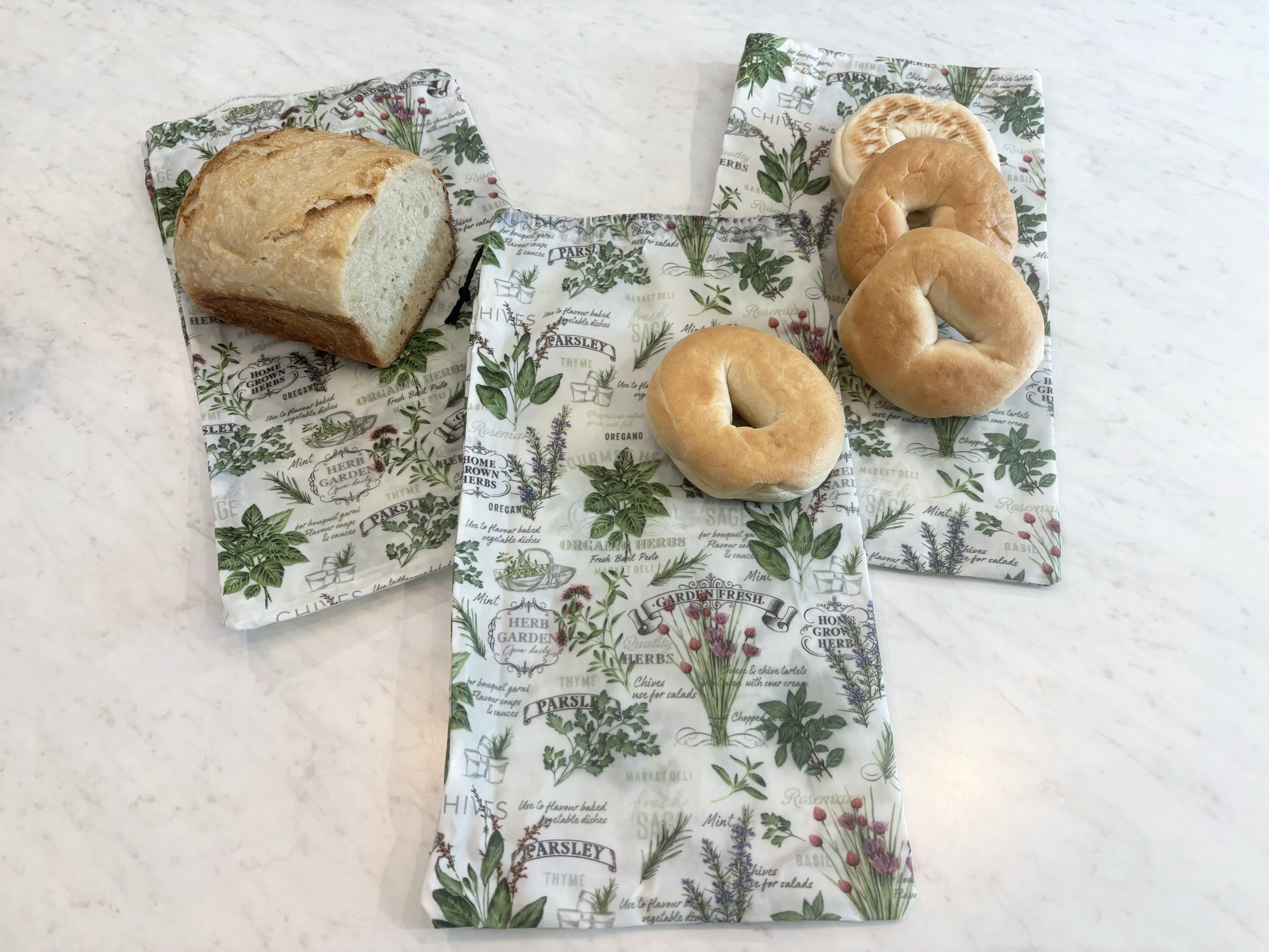 Beeswax+bag+with+bread.png natural+storage+sustainable