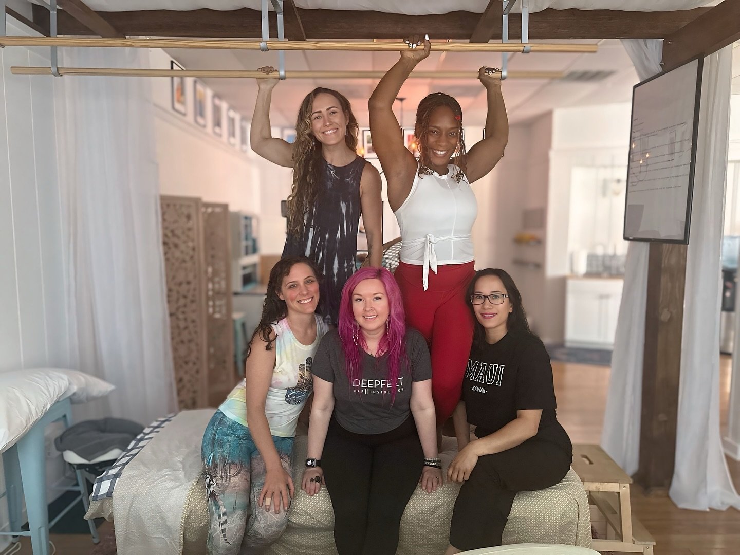 I had the most beautiful weekend teaching Ashiatsu to this group of talented Massage Therapist&rsquo;s from Maryland, Richmond, King George &amp; Culpeper. 👣&hearts;️✨

I want to thank Kate @paashitribe for taking me under her wing with her warmth, 