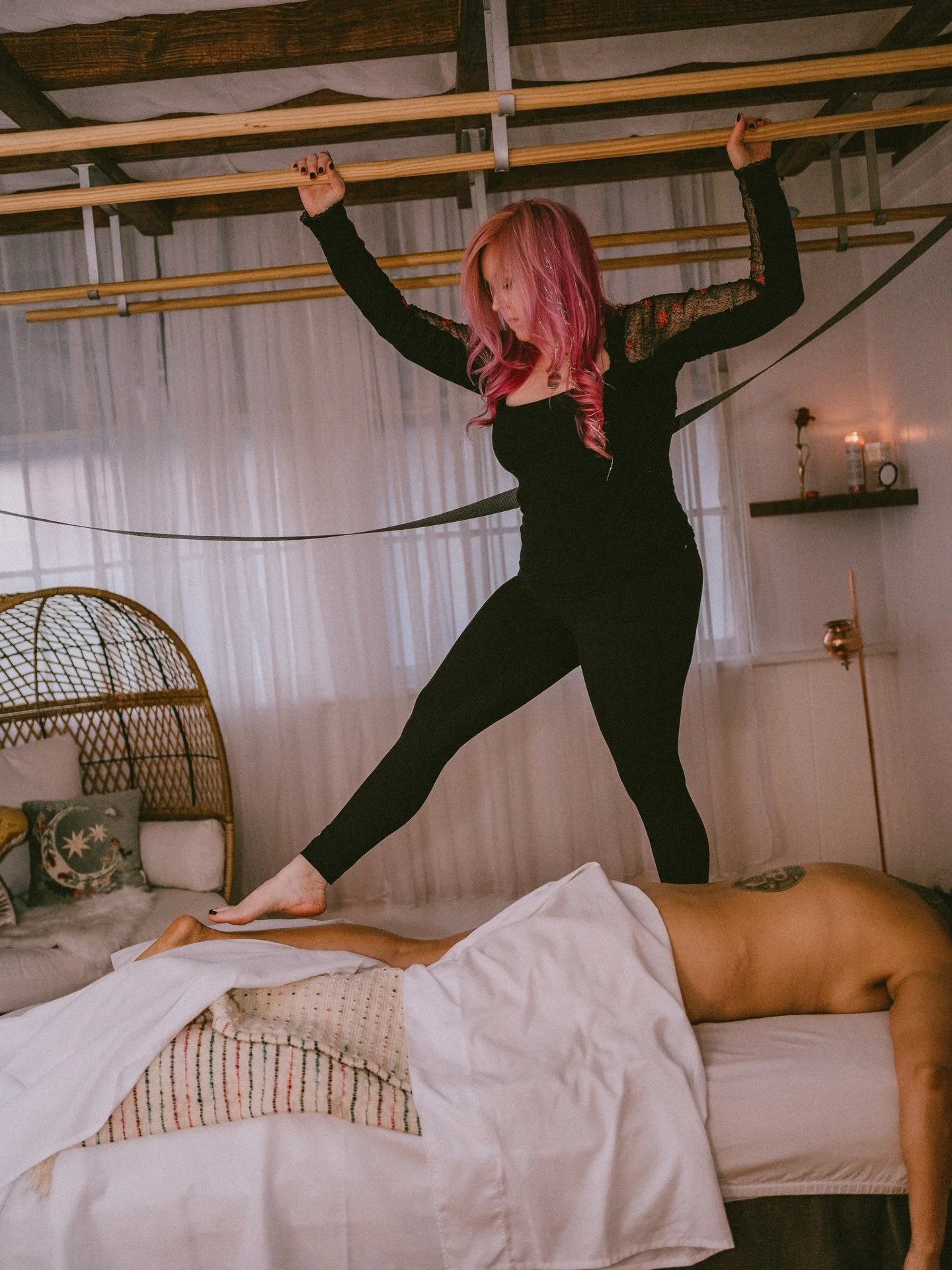 🌿👀 Psssst! Great news! I&rsquo;ve opened my classroom capacity up for Basic&rsquo;s, Ashi-Thai &amp; Deepfeet Silks to 6 students so if you&rsquo;ve been wanting to get in class with me sooner, spaces are now open and LIVE for registration! 👣&hear