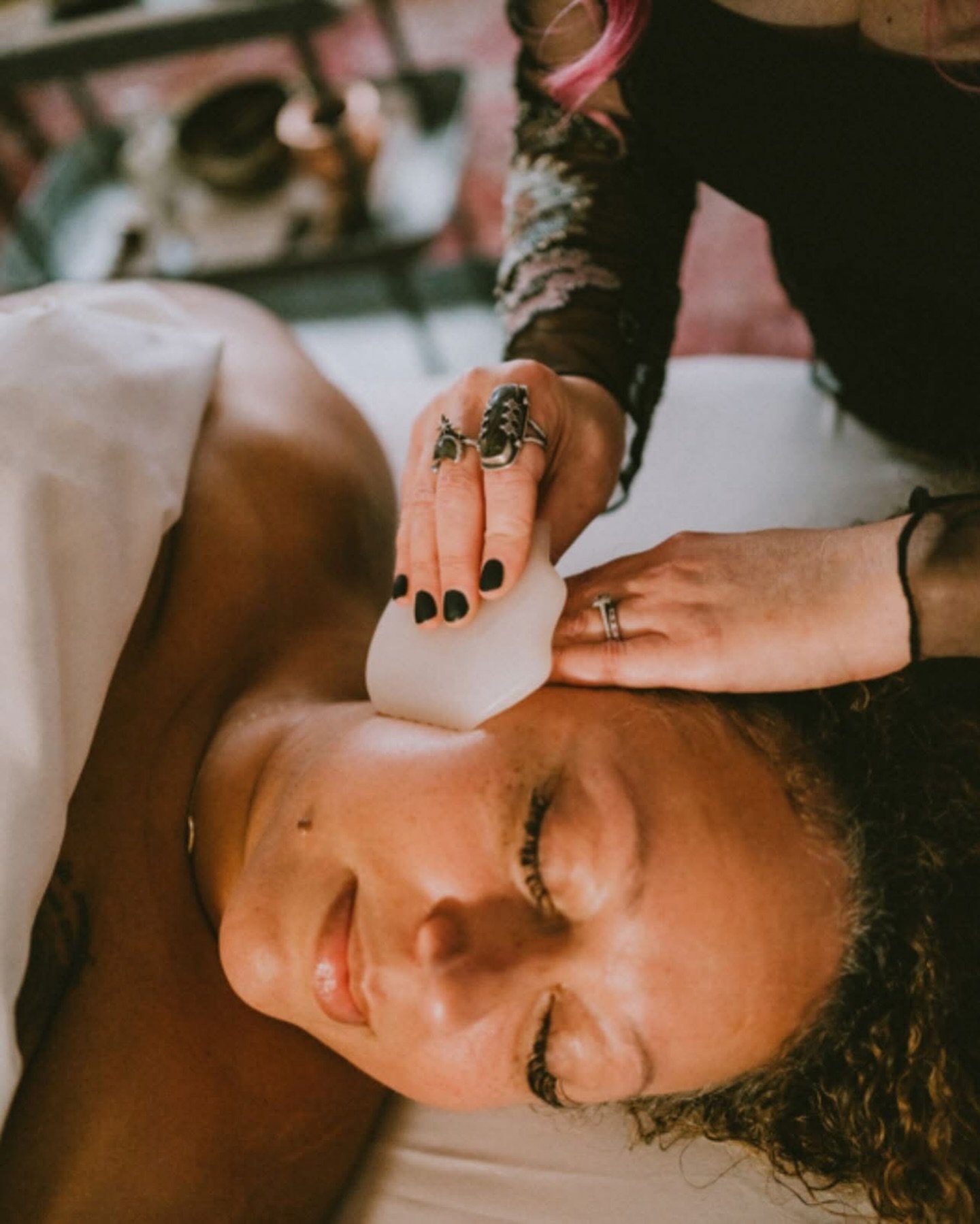 Spiritual Warrior Facials: 
🤲🏻💆🏽&zwj;♀️🧖🏻&zwj;♀️🌿🌸✨

My approach to skincare is to nurture your whole body, mind and spirit and to leave you with vibrant, beautiful skin.
​
Lying quietly on a warm massage table, aromatic Palo Santo swirls aro