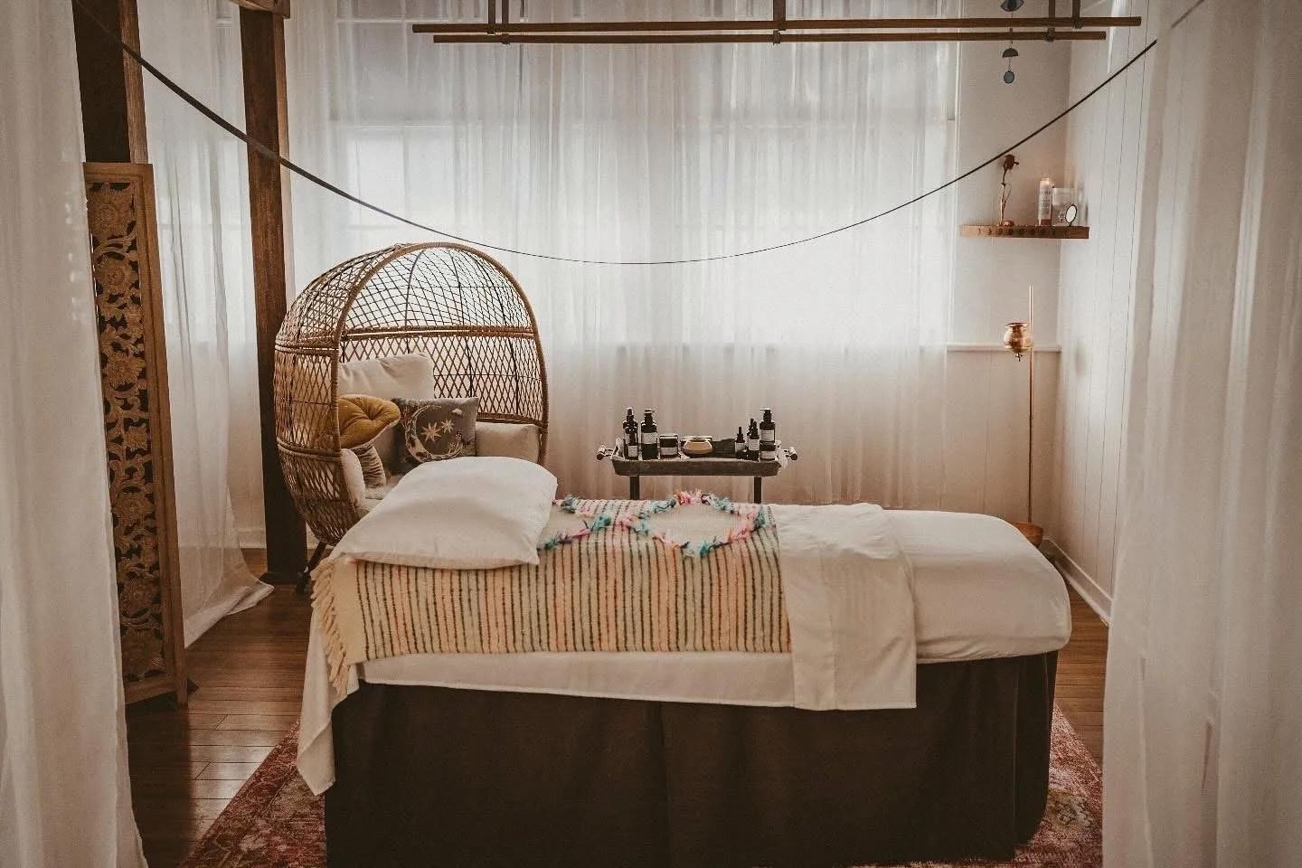 I&rsquo;ve always been a free-spirited flower child, born in the wrong era my mom says. As a child, I loved making floral crowns for all the other girls in the neighborhood, spending hours laying in the front yard gazing at the clouds floating by, se