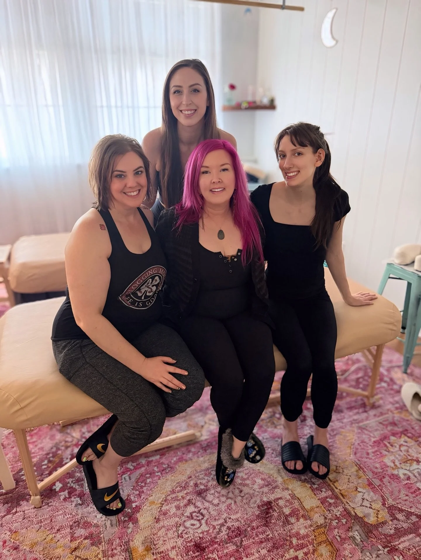 Shout out to this bad 🍑 trio who absolutely SLAYED 🙌🏻Deepfeet 2 from Virginia &amp; Pennsylvania. 

Ladies, I&rsquo;m SO proud of you and to have the opportunity to watch you evolve in your barefoot practice has been my absolute privilege and hono