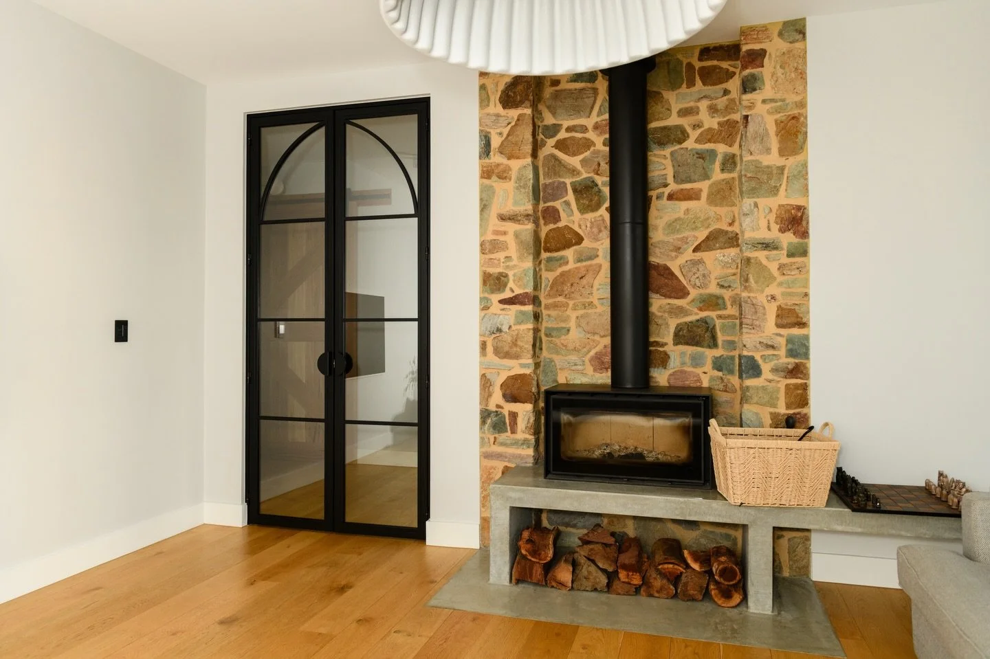 What &lsquo;custom&rsquo; actually means to us?

We know how hard it can be to find a steel-framed glass door that is affordable, accessible and perfectly suited to your unique space.

Every Steelie door is a collaboration: you bring the idea, we bri