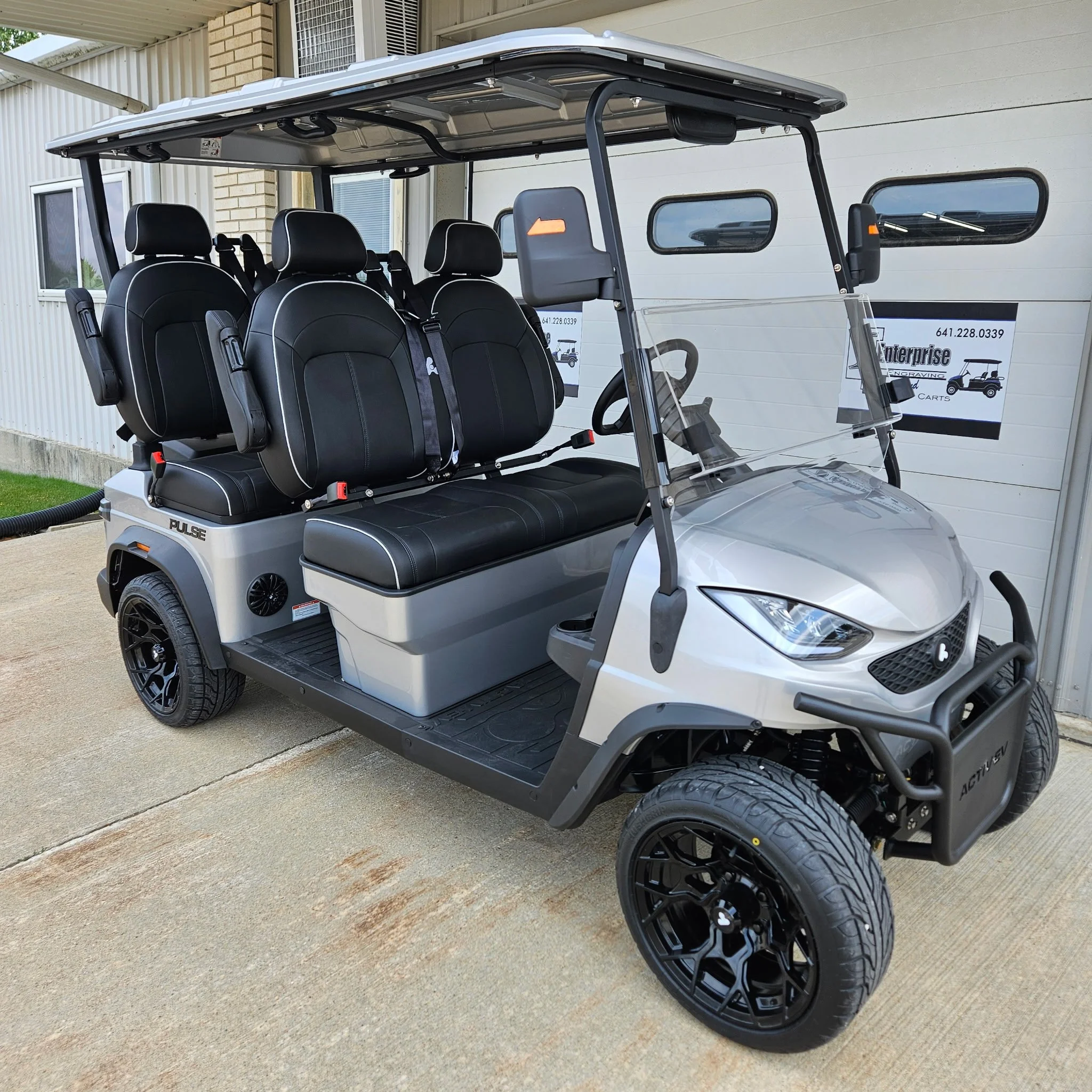 4-seater-golf-cart-bintelli-electric-iowa.JPG