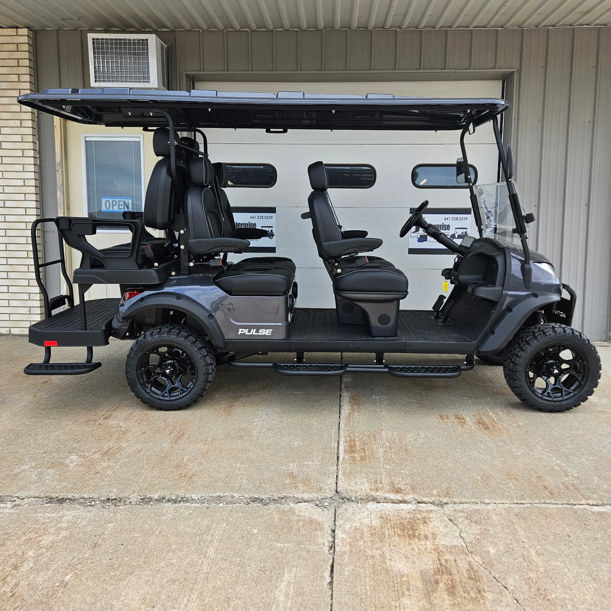 6-seater-golf-cart-bintelli-lsv.JPG