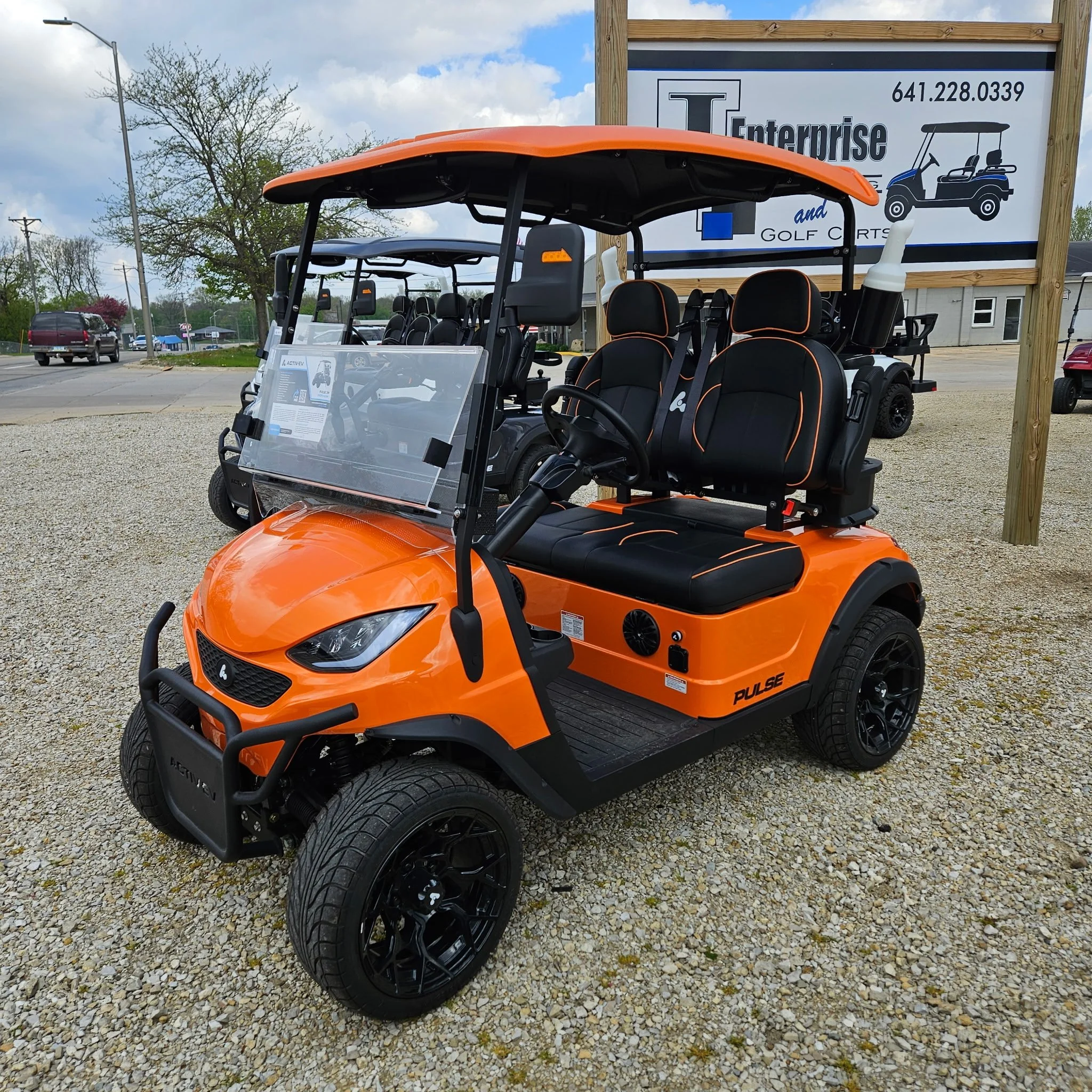 bintelli-2-seater-electric-golf-cart-iowa.JPG
