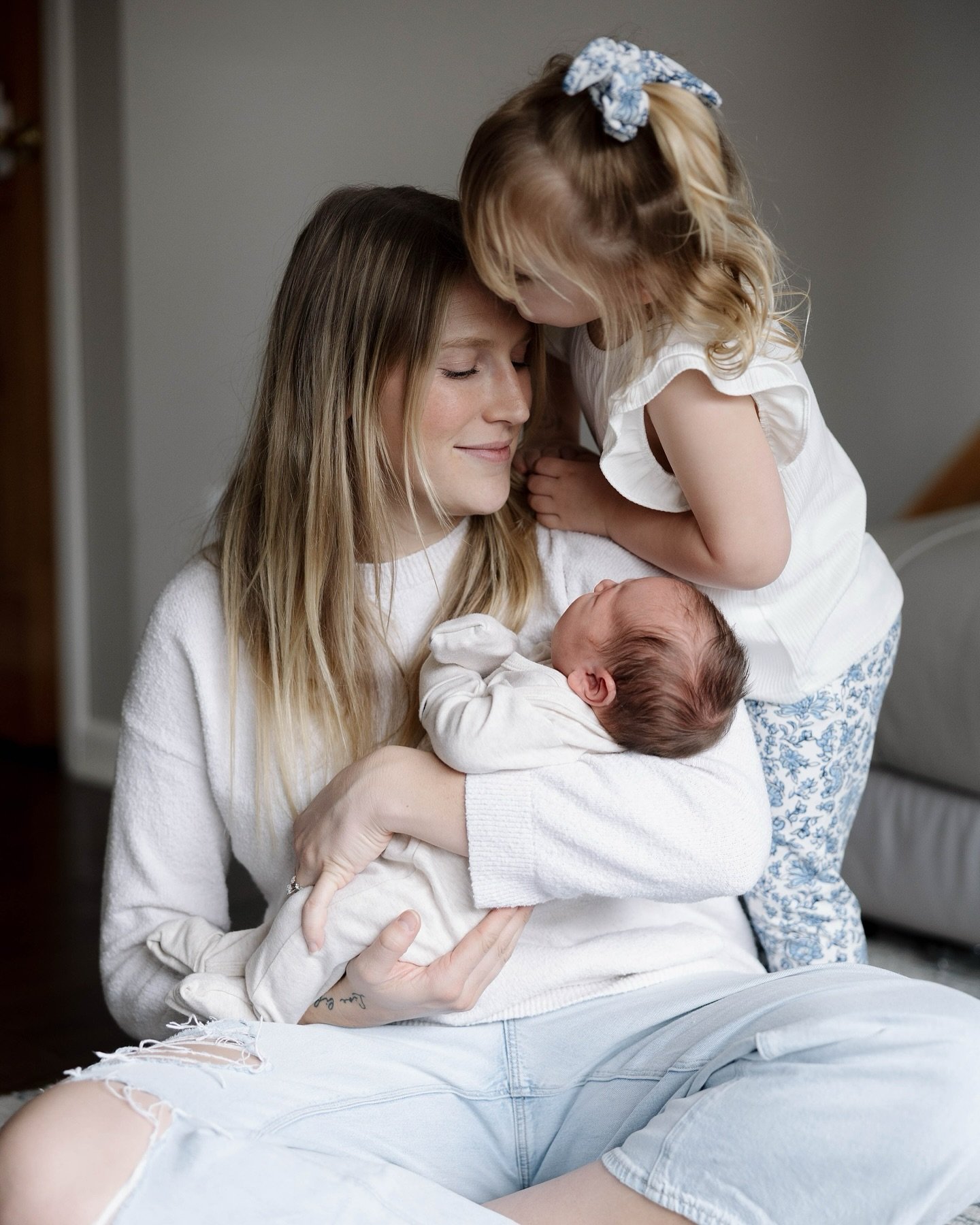 I absolutely LOVE photographing friends as their family&rsquo;s grow! Just a couple weeks old and Mack is already stealing hearts like a pro, while Millie became the sweetest big sister. You can now call them the Underwood&rsquo;s- family of four😊 
