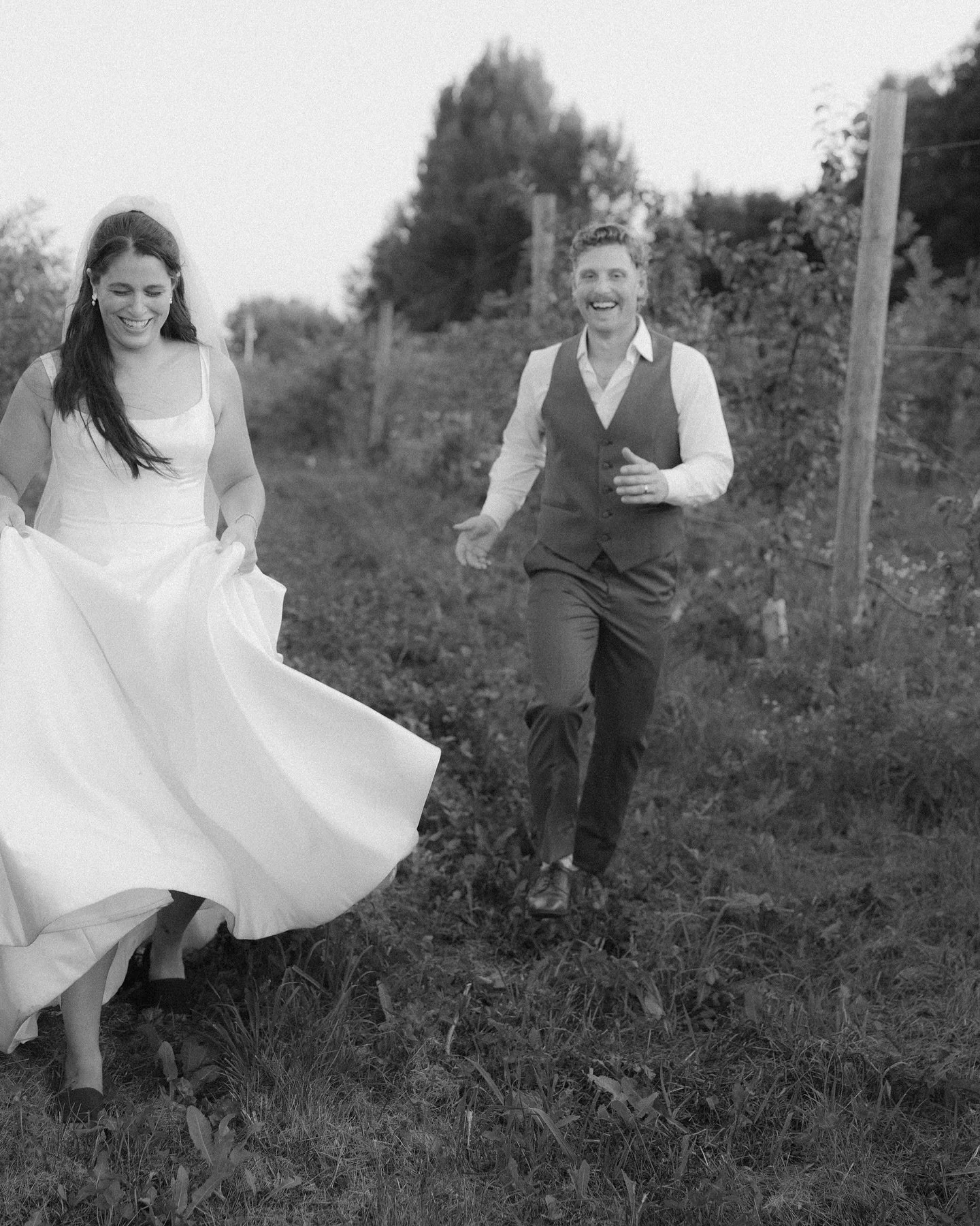 Introducing the Johnson&rsquo;s🌷 

#weddingphotography #mnweddingphotographer #centralmnphotographer #milkandhoney #mnwedding #minnesotaphotographer