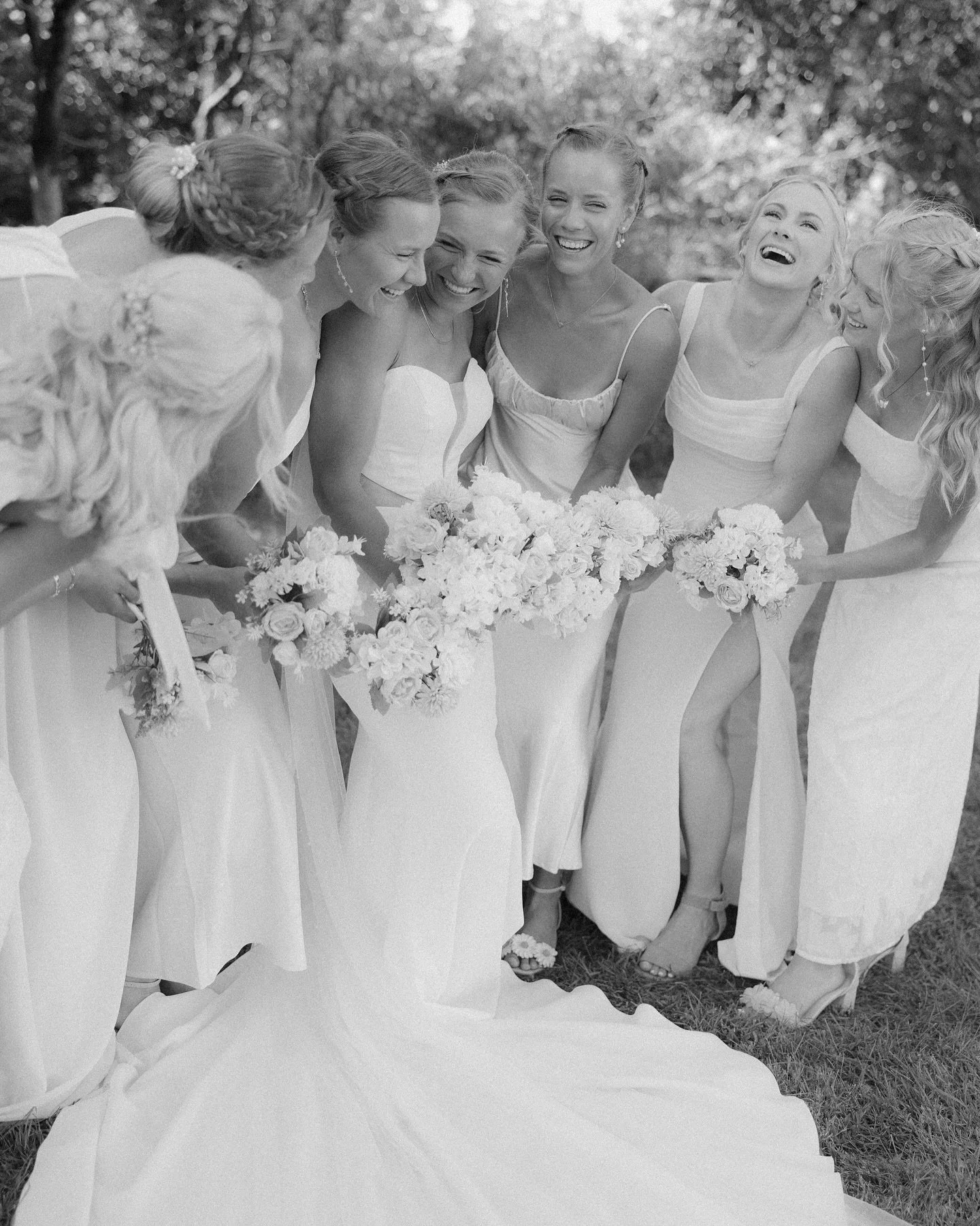 What&rsquo;s a wedding without a fun wedding party🤩 The Schaefer crew killed it!! 

#mnweddingphotographer #minnesotaweddings #centralmnphotographer