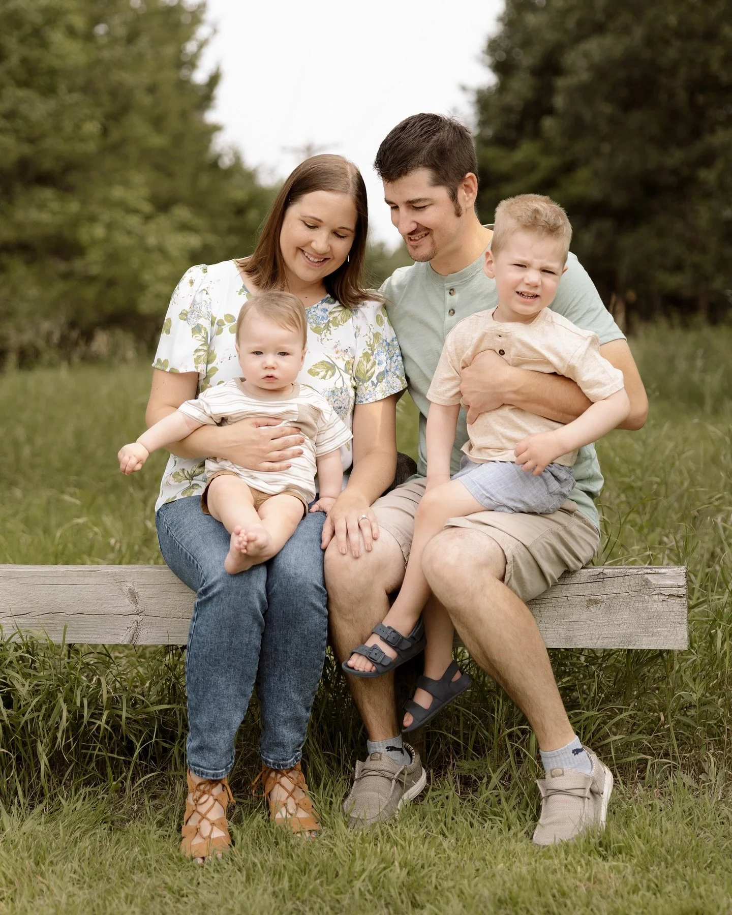 So excited for some green grass-tickle fight kind of shoots. It&rsquo;s the fun chaos that makes family photos unforgettable 😝 

#mnfamilyphotographer #centralmnphotographer