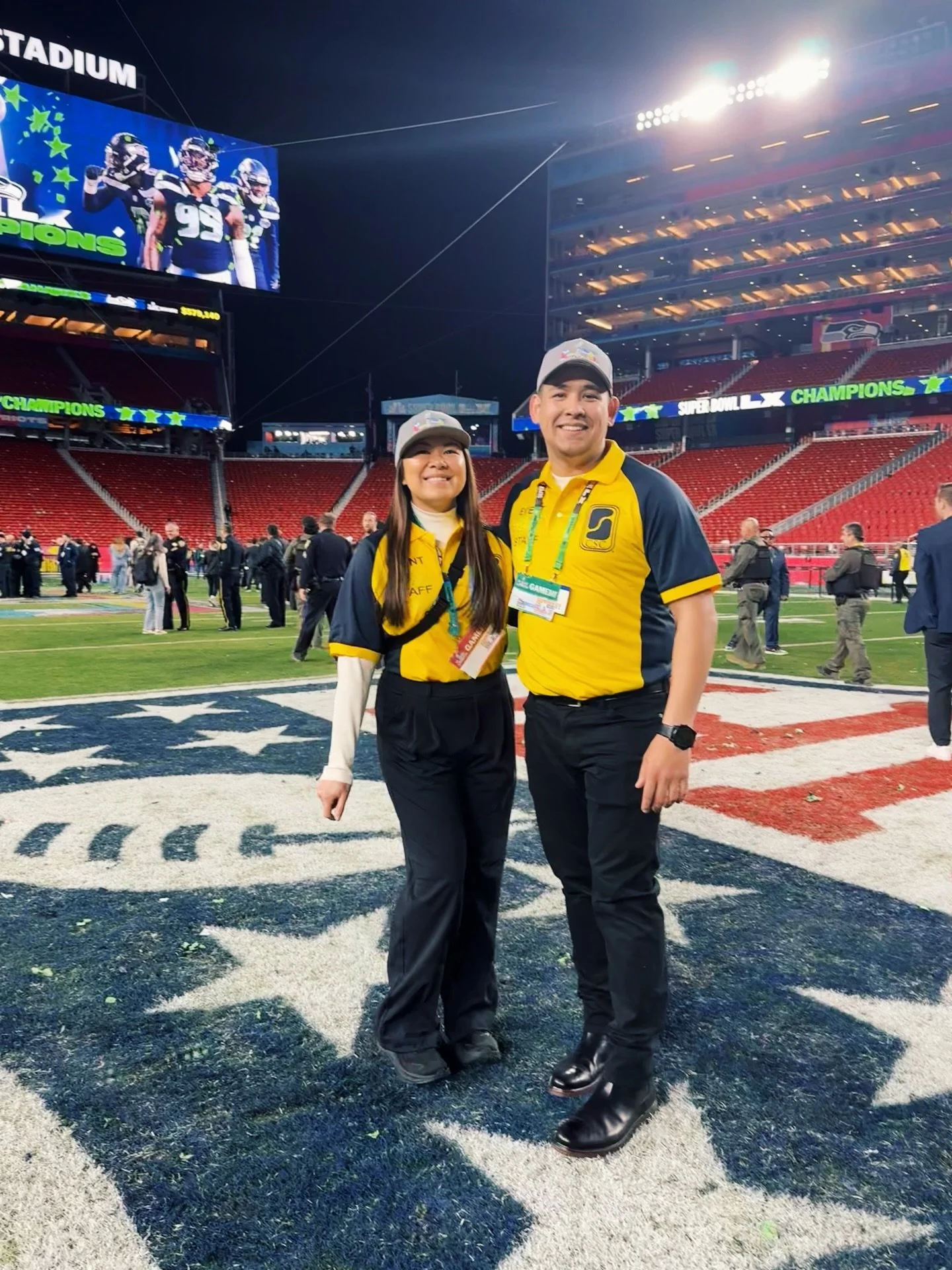 Can&rsquo;t believe fundraising took us to the Super Bowl! All I can say is&hellip; deb&iacute; tirar m&aacute;s fotos 🐰