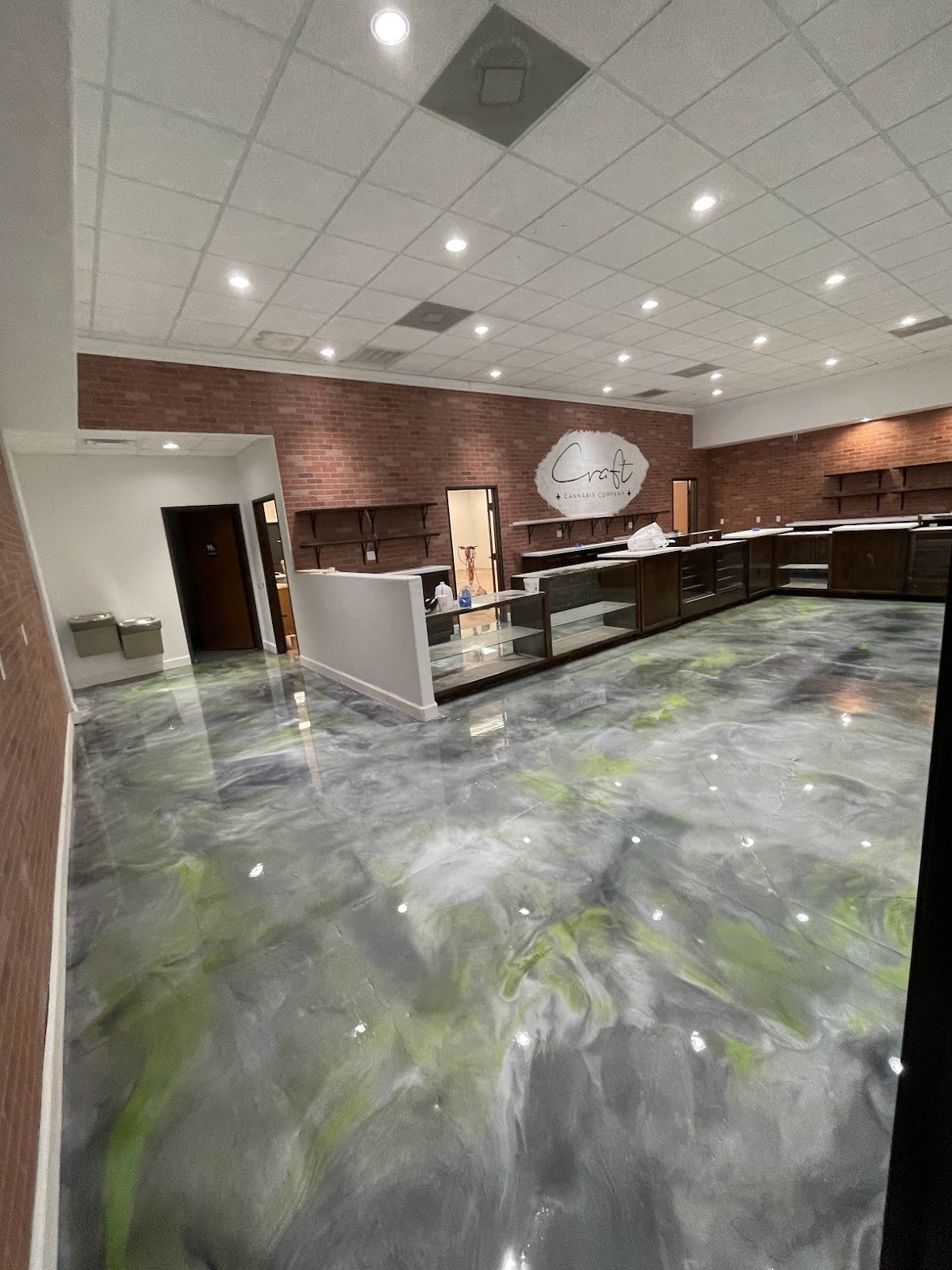 A scenic view of a lake surrounded by mountains under a cloudy sky.