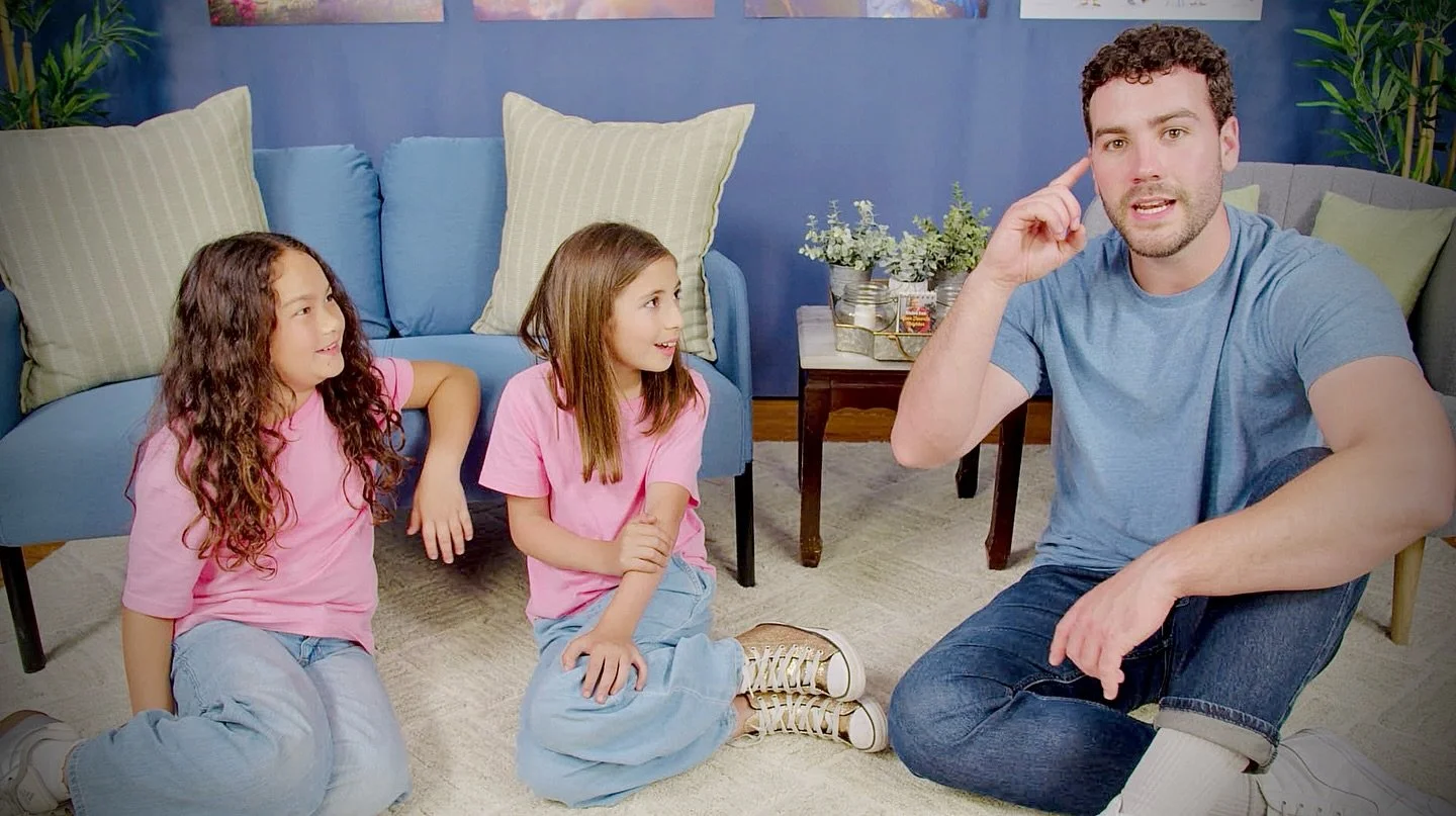 Some super cute stills of Jacob, Marley and Mila, from the final scene of episode 1 of our TV show! Lots of laughs, smiles and tons of fun with these amazing kids!

@jacobsplacetv @jd.huff @tracythomasmusic @potaproductions @jordanlsanders
#jacobspla