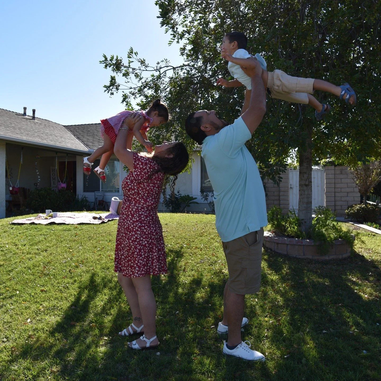 Thank you to the Duarte family for trusting me to capture this beautiful moment ❤ #family #familyphotographer #riversidephotographer #orangecountyphotographer #familyphotosession #picnic #picnicphotosession #socalphotographer #familtpictures #frontya