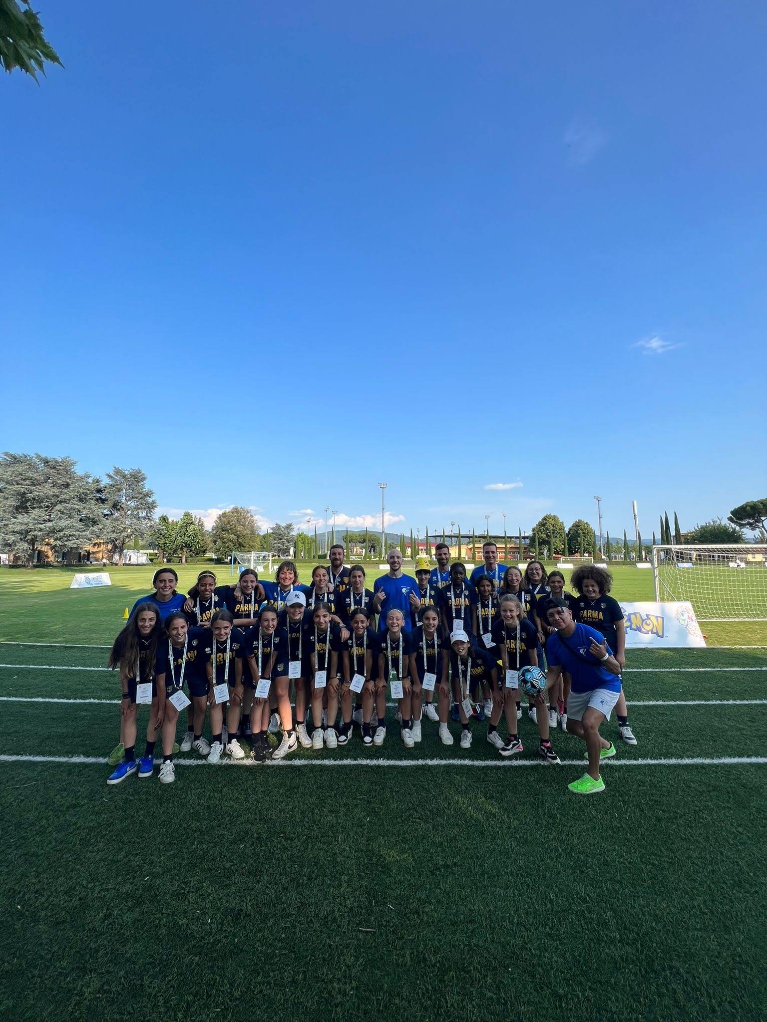 Mattia Ruggiero calcio freestyle a coverciano con le giovanili del Parma femminile, scuola calcio lezioni, corsi di tecnica individuale e skills