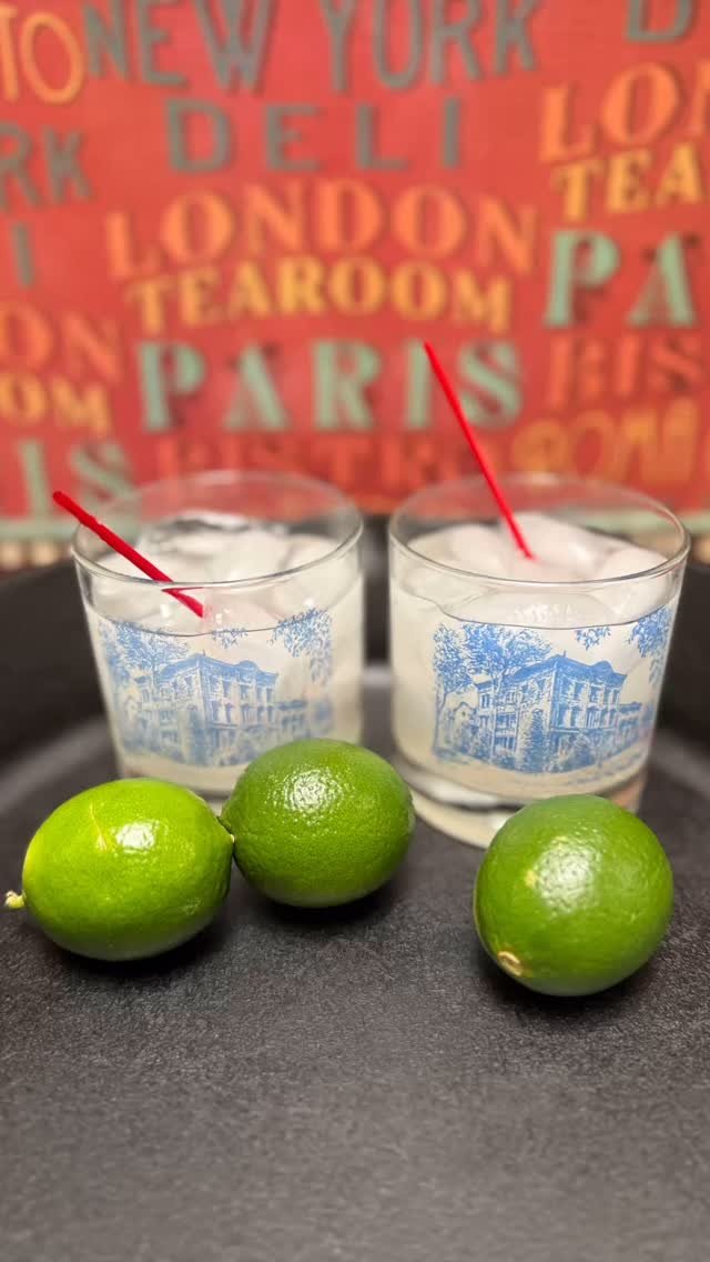 Cast iron skillets are multipurpose tools-they make great cocktail trays!
#tgif #margarita #cocktails #castiron #castironskillet #limes #tequila #triplesec