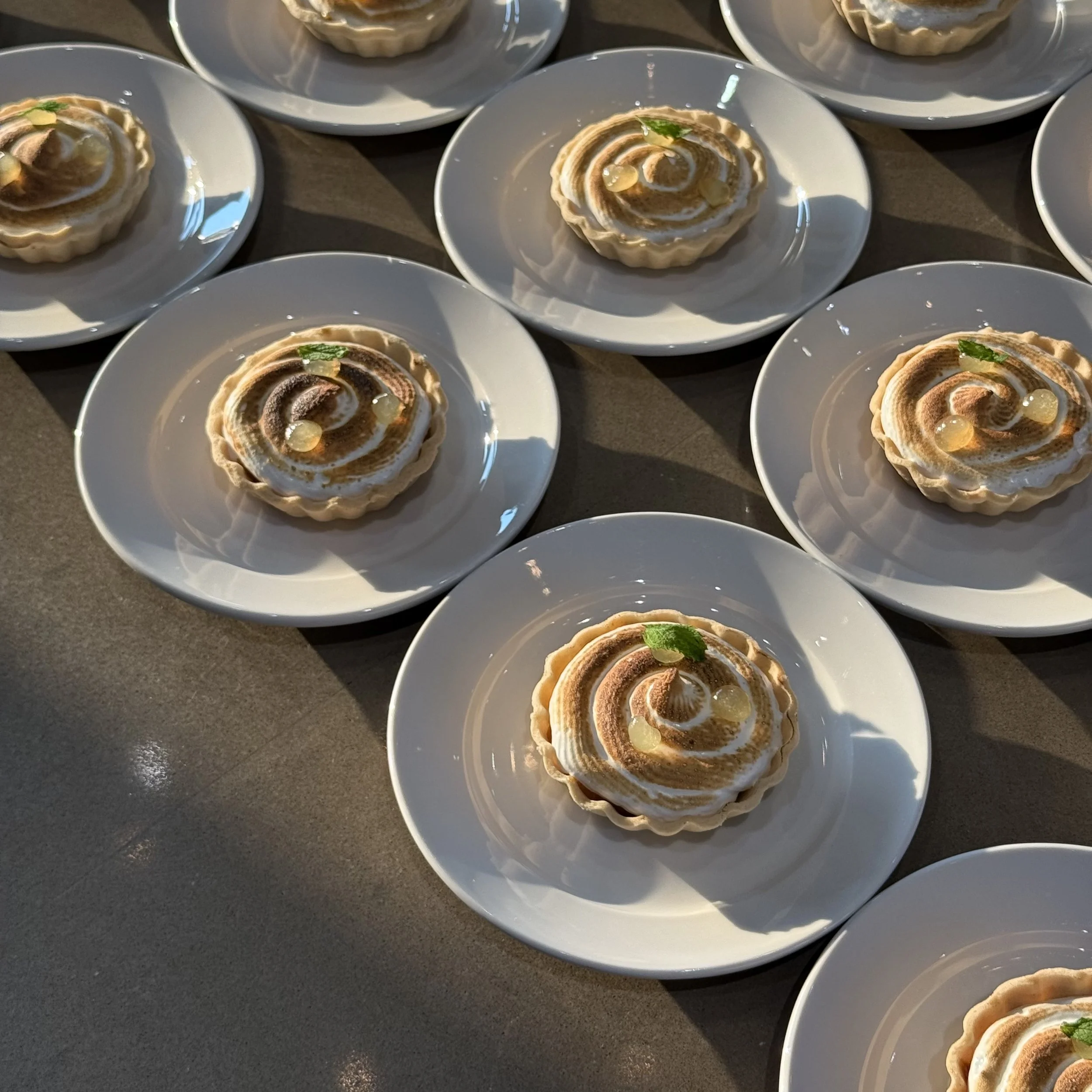 GRILLED PEACH TART, HAZELNUT PRALINE, SWISS MERINGUE, LEMON GEL, MINT